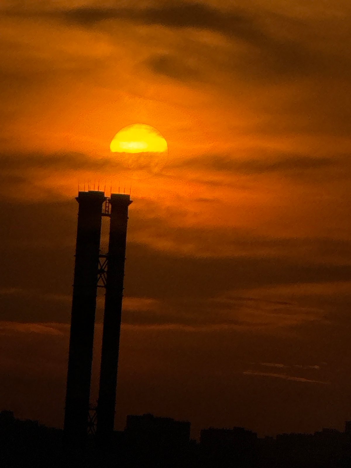 Moscow witnesses document sunset across multiple districts