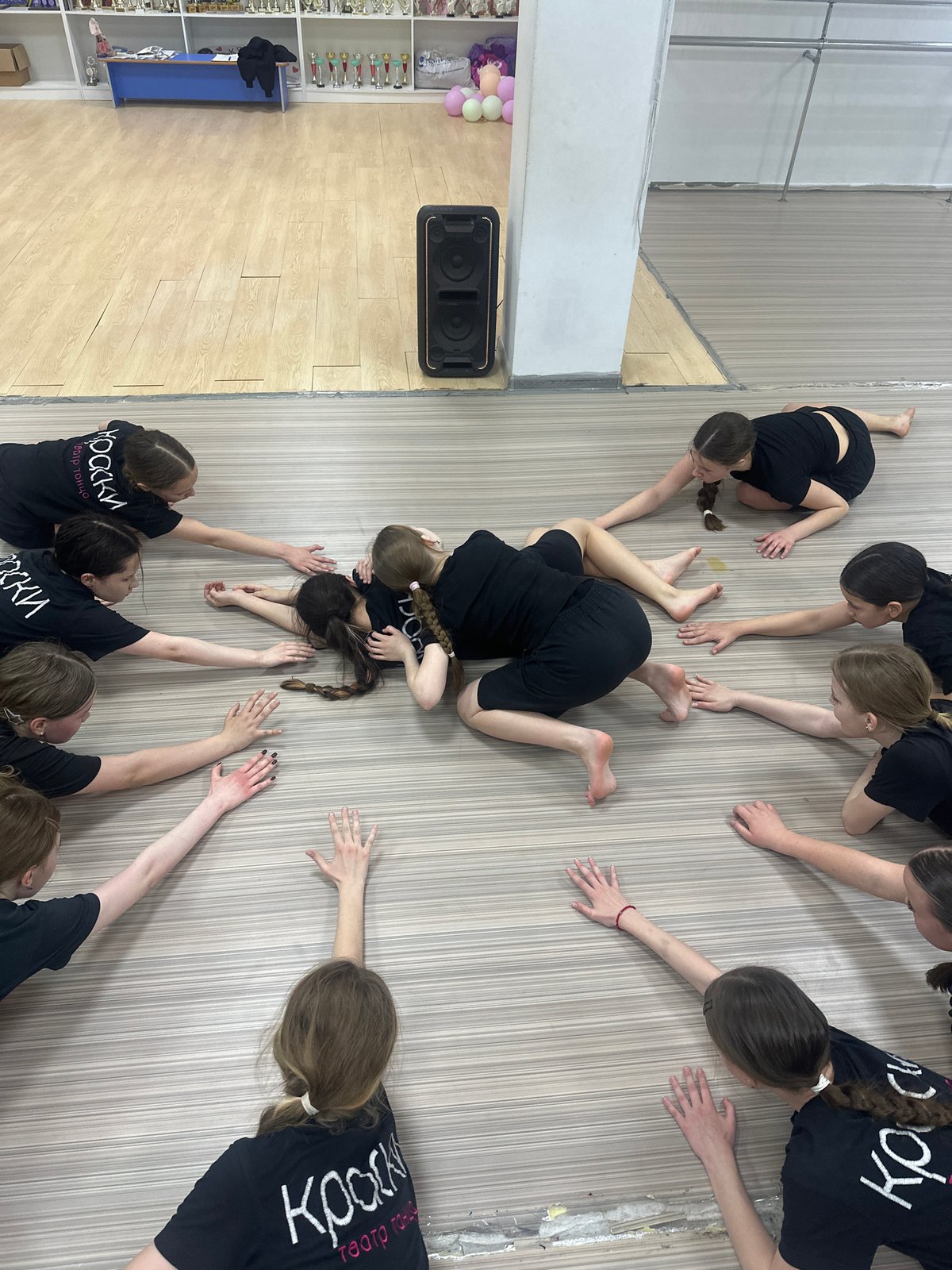 Dance class session captured at Votkinsk studio