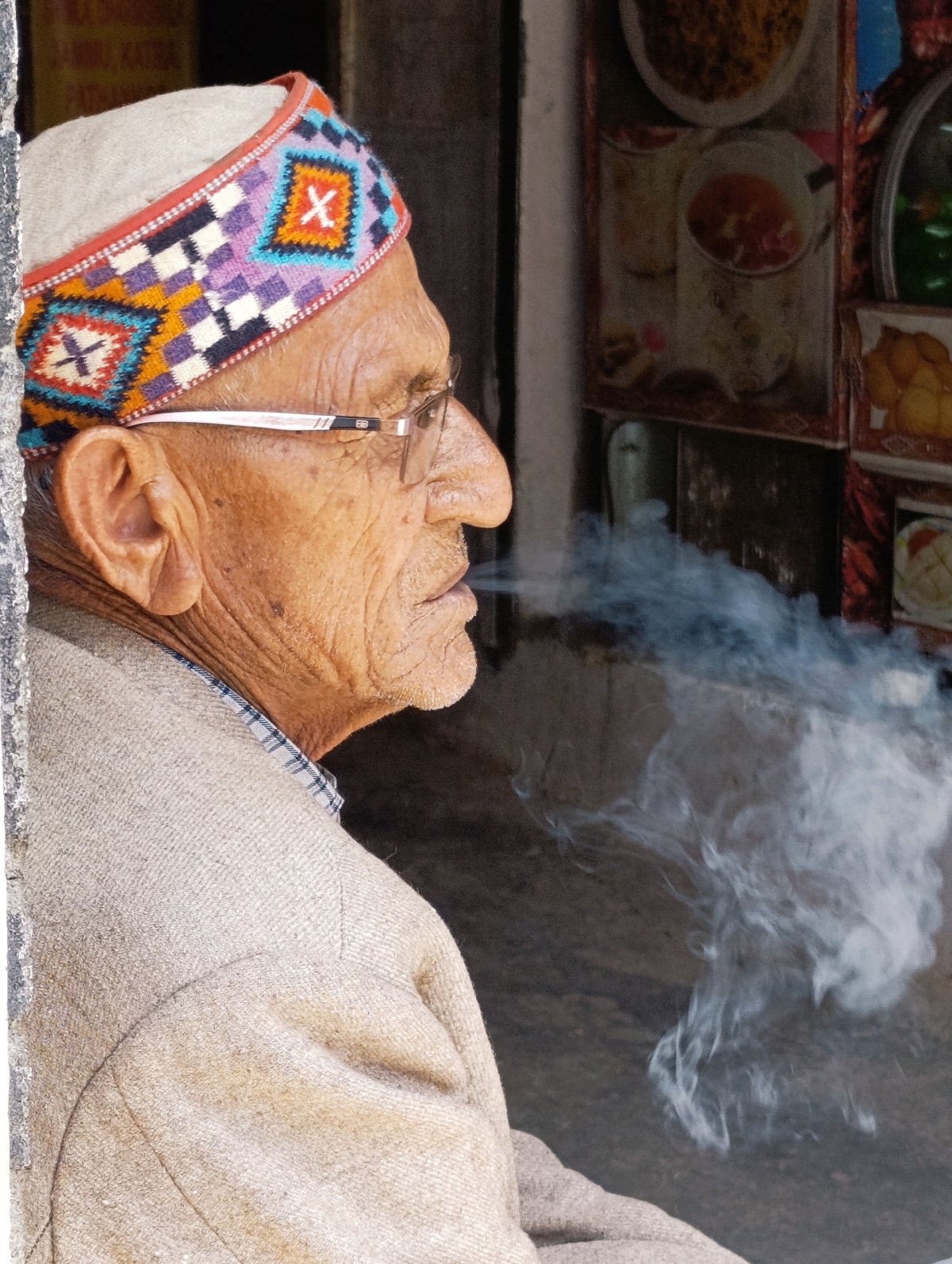 A cloudy morning walk through Vashisht's village and valley landscape