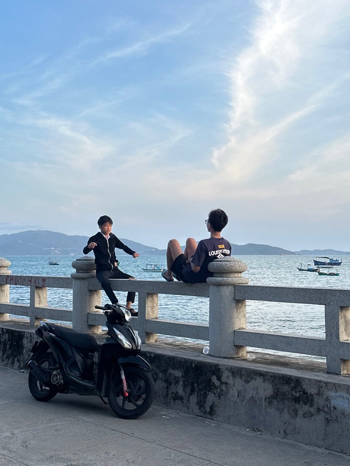 Evening life captured along Nha Trang waterfront and beaches