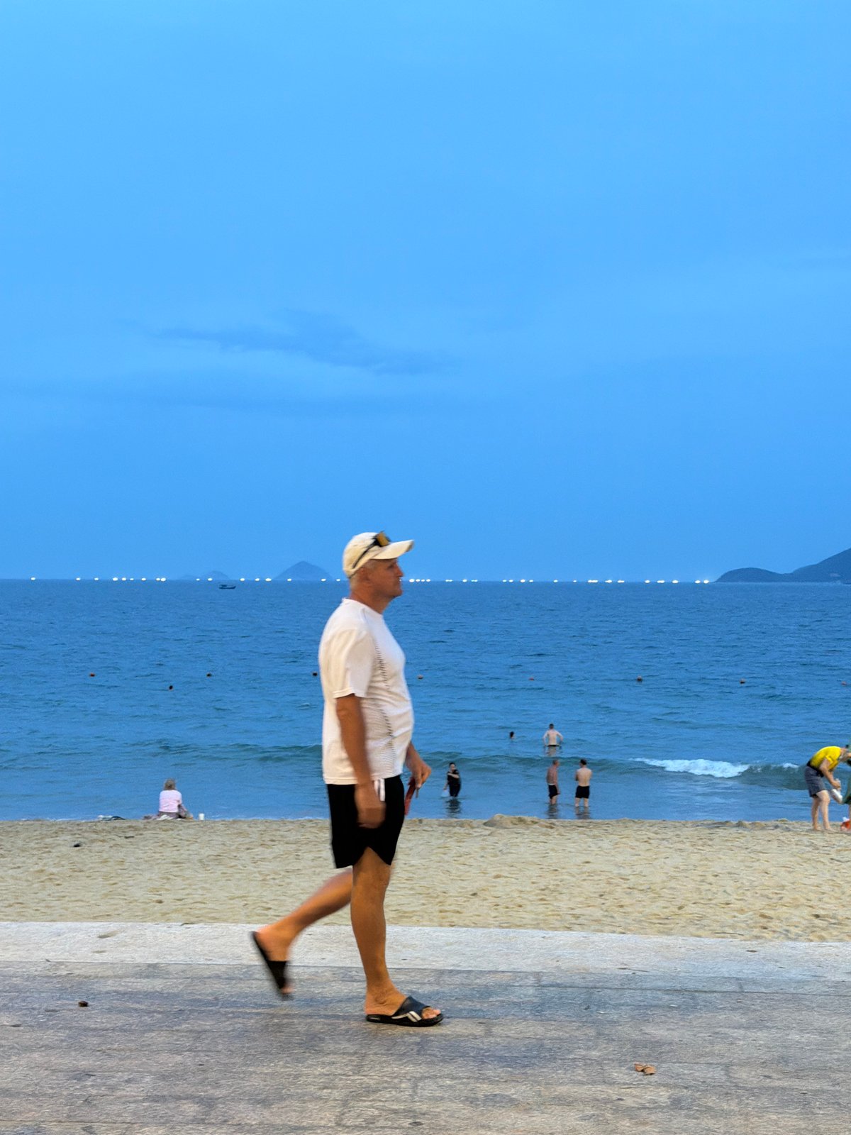 Nha Trang beachfront morning: shore life, street scenes, and food