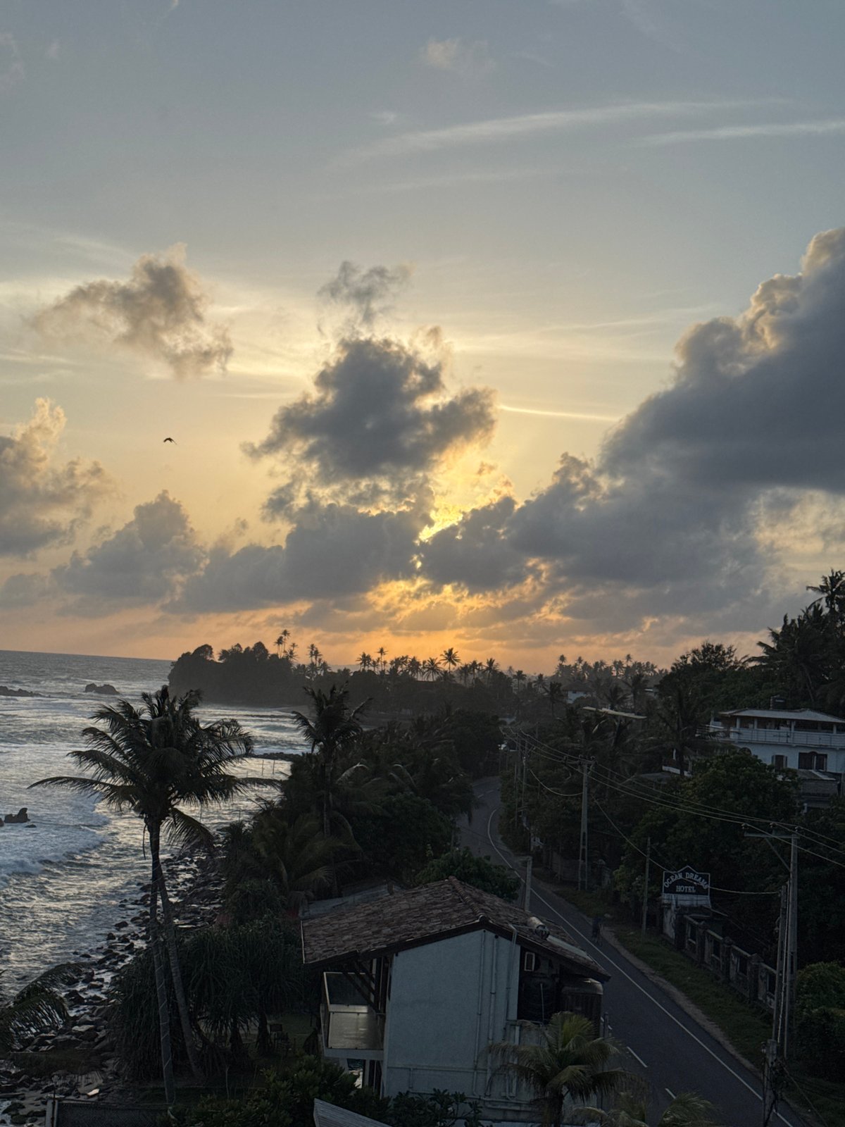 Lazy afternoon on the Sri Lankan coast, island views and kites