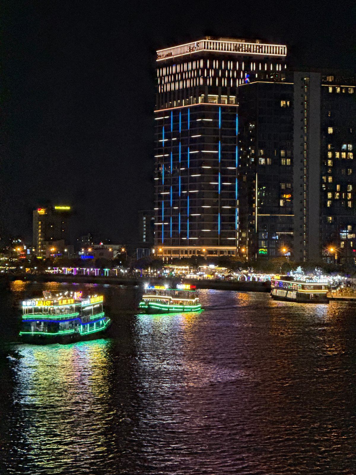 Nighttime riverfront activity observed along Đà Nẵng's Han River