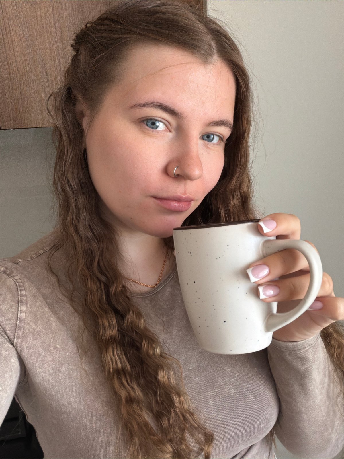 Woman takes morning selfies in Chaikovsky bathroom