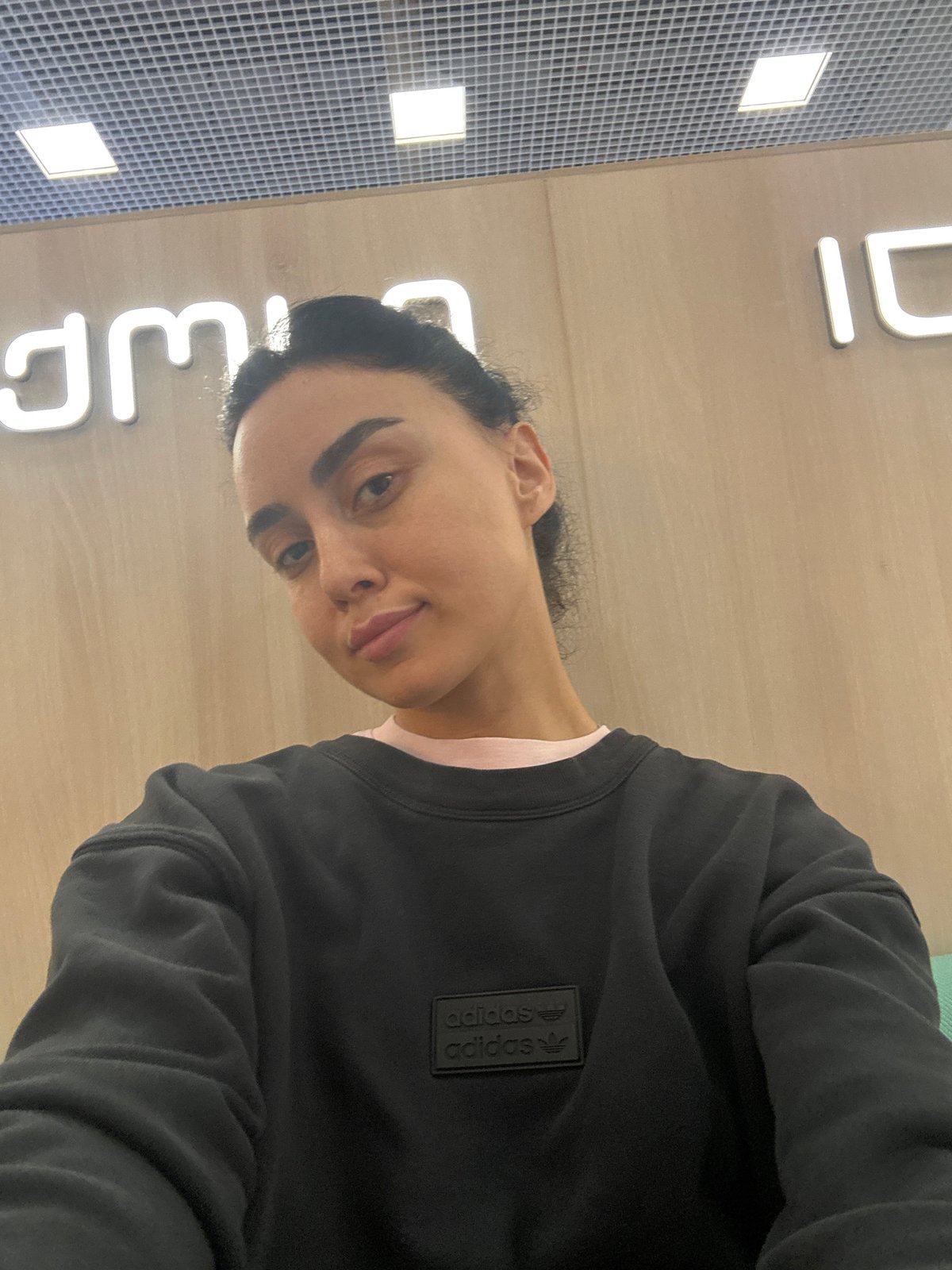 Woman visits IQOS store in Tbilisi, takes selfies