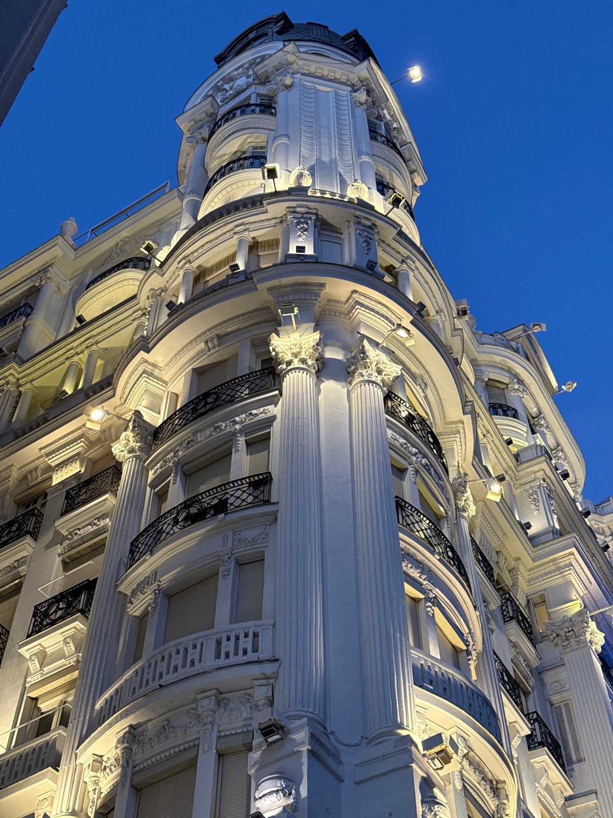 Metropolis Building photographed at Madrid intersection