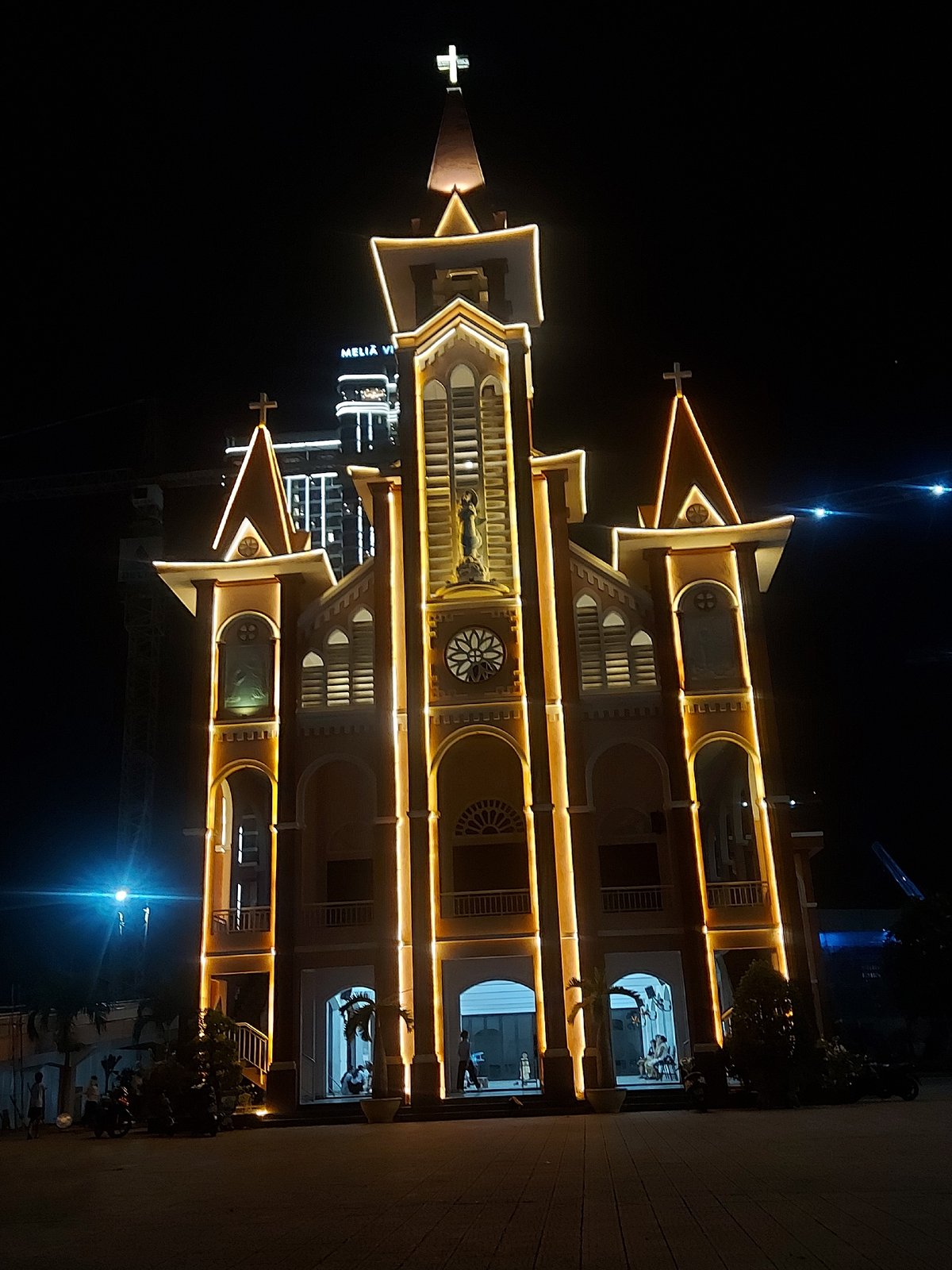 Illuminated church glowing against the Đà Nẵng night sky