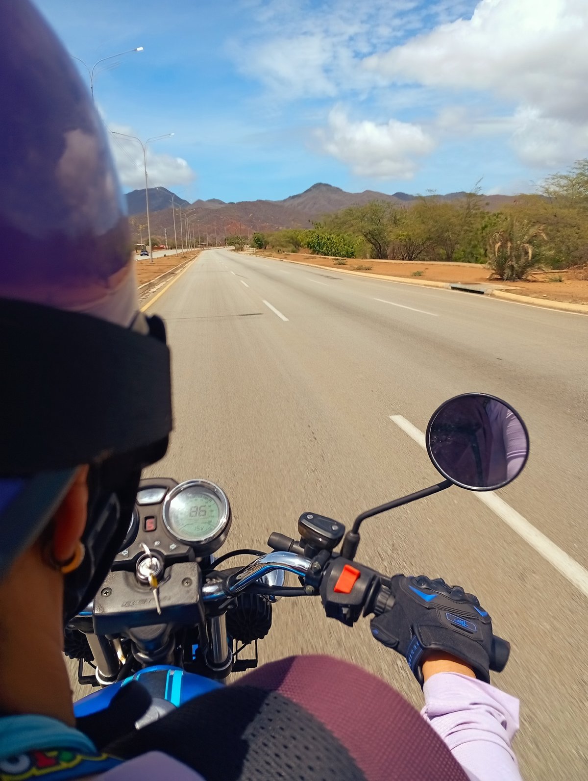 Motorcycle rider documents 15-minute journey through Altagracia, Venezuela