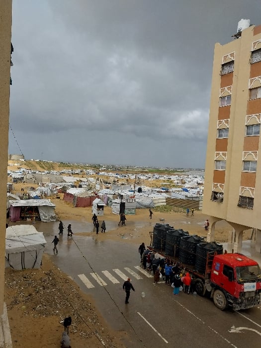 War damage and displacement camps documented in Khan Yunis