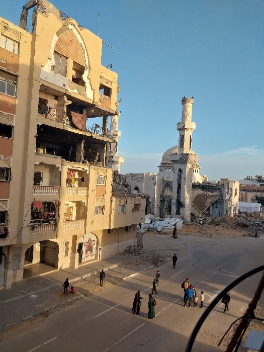 Witness documents widespread destruction, displacement camps in Khan Yunis