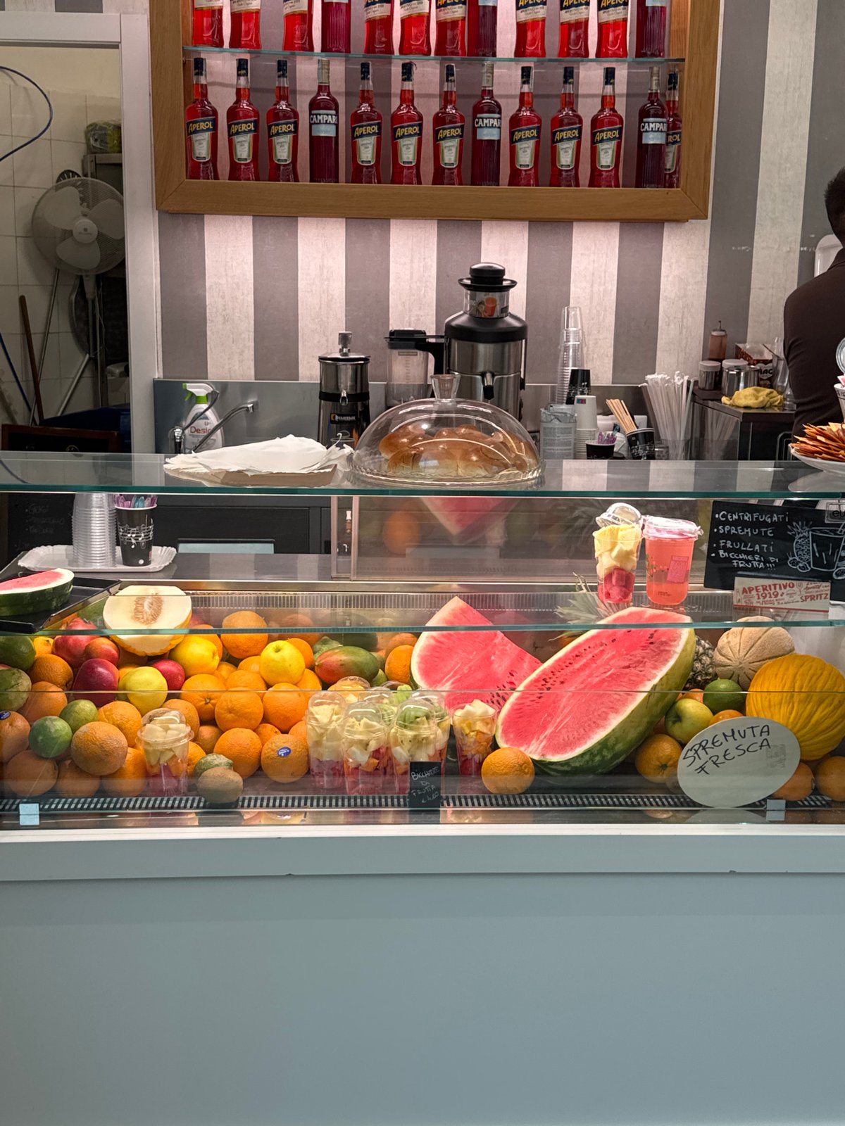 Afternoon at a Carini shopping mall, store by store