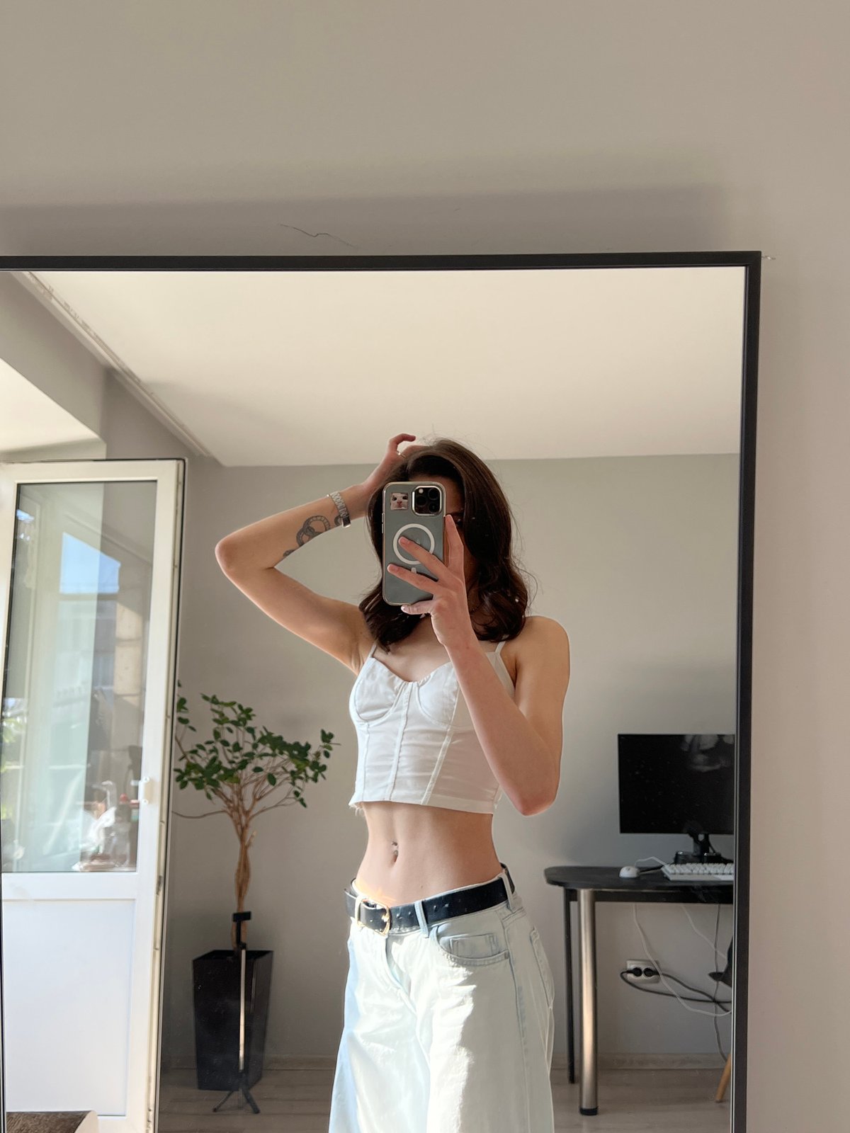 Woman takes mirror selfies in Ternopil residence early morning