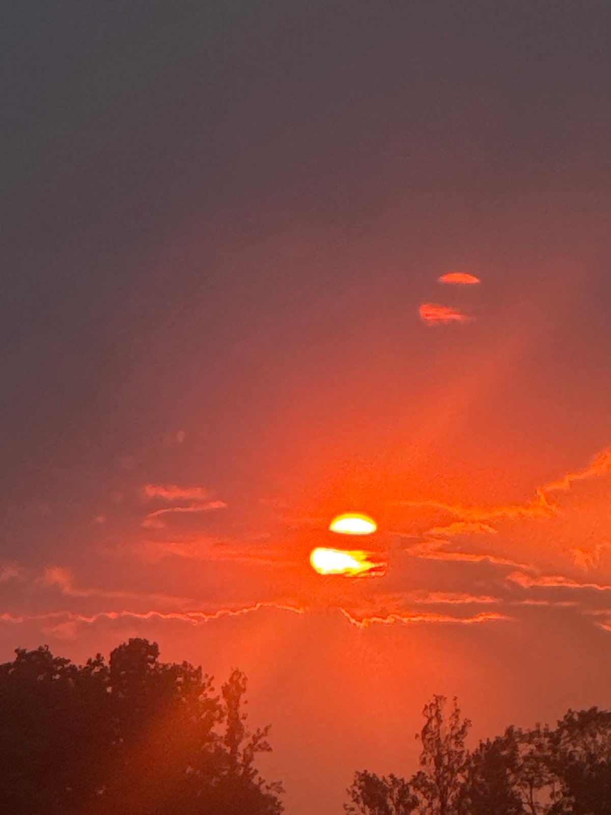 Dramatic orange-red sunset observed across London parks Monday evening