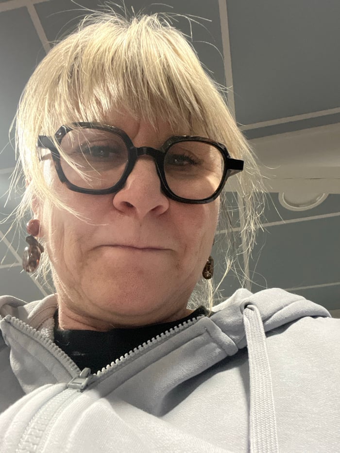 Woman documented during gym session in Saint-Galmier