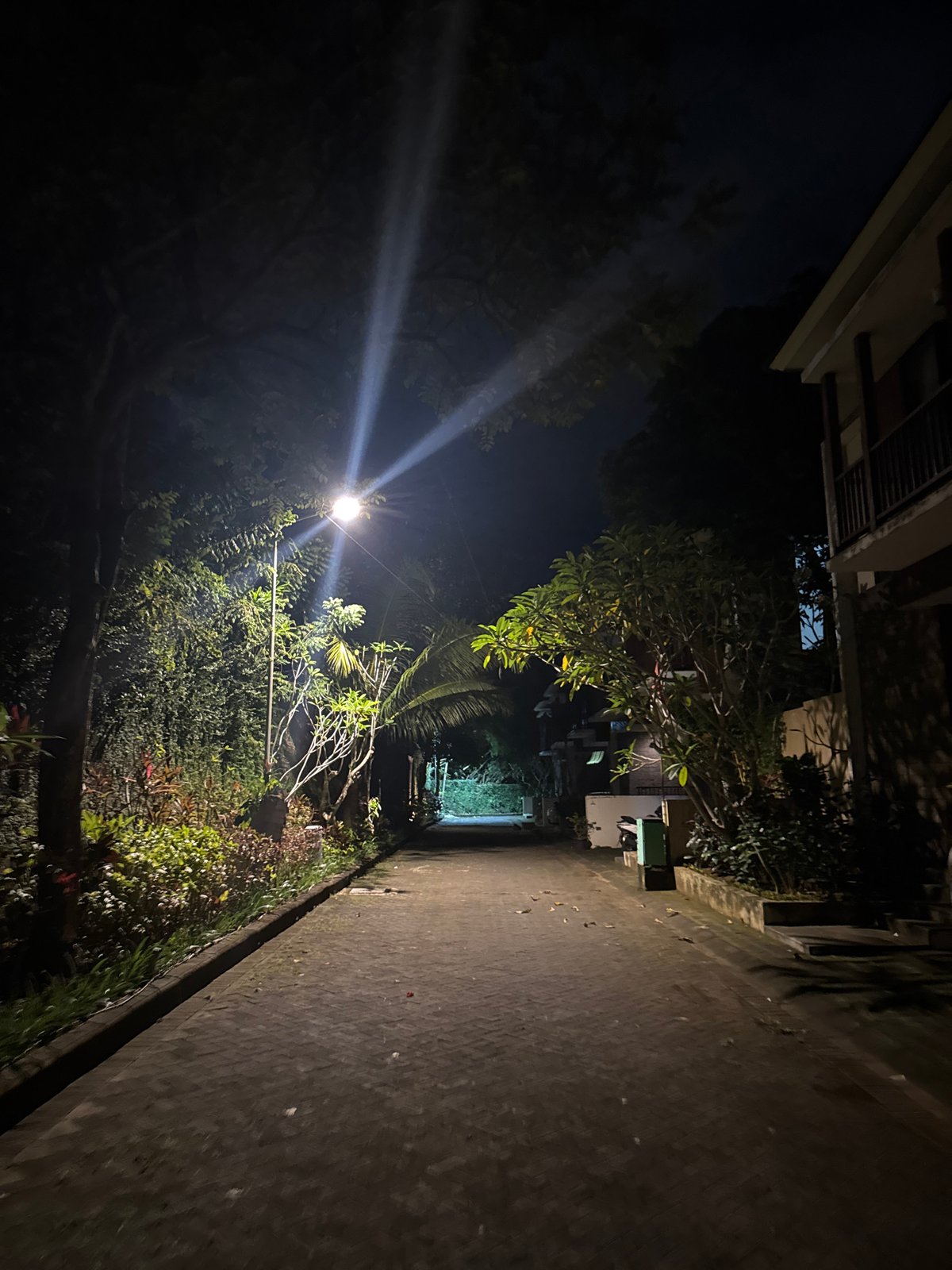 Night scenes captured in Kuta Selatan, Indonesia streets