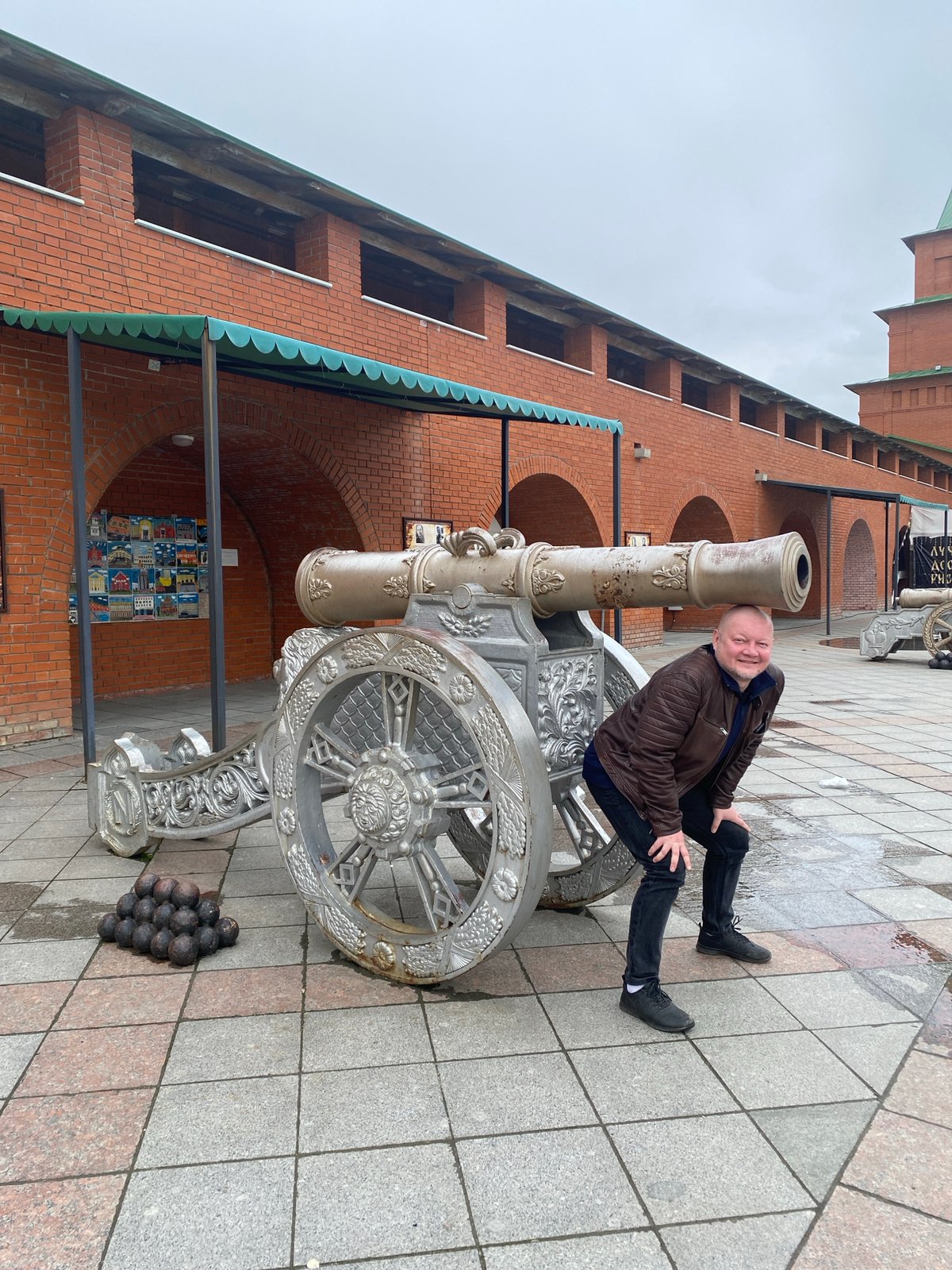 Tourists pose with cannons, attractions at Yoshkar-Ola Kremlin