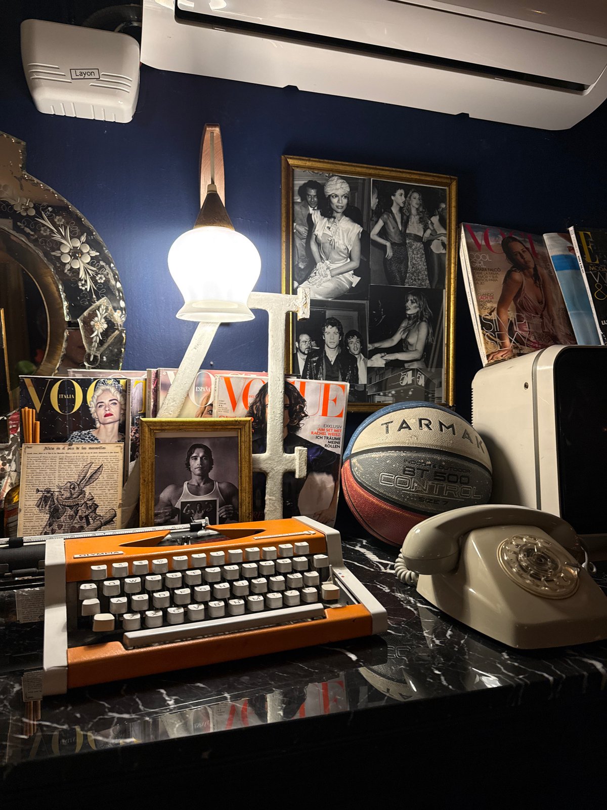 Alice-themed restaurant interior documented in Barcelona
