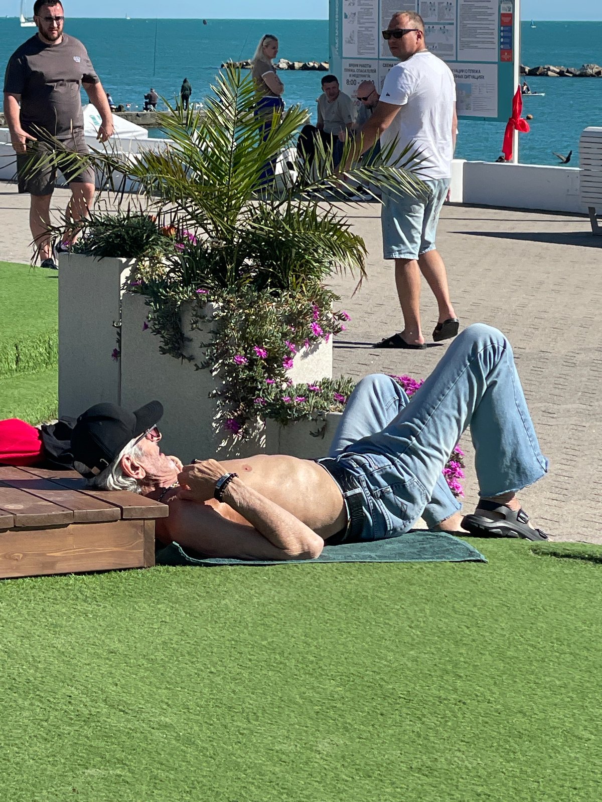 Sunny afternoon leisure activities documented across Sochi waterfront attractions