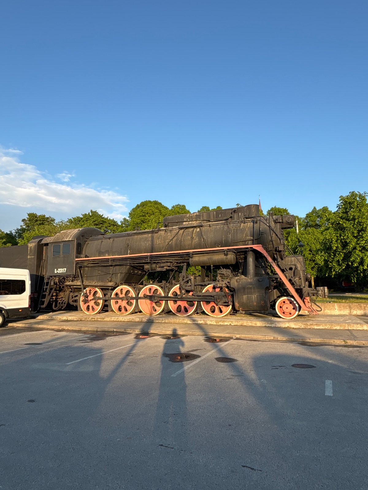 Evening stroll through Tallinn captures locomotives, gardens, modern architecture