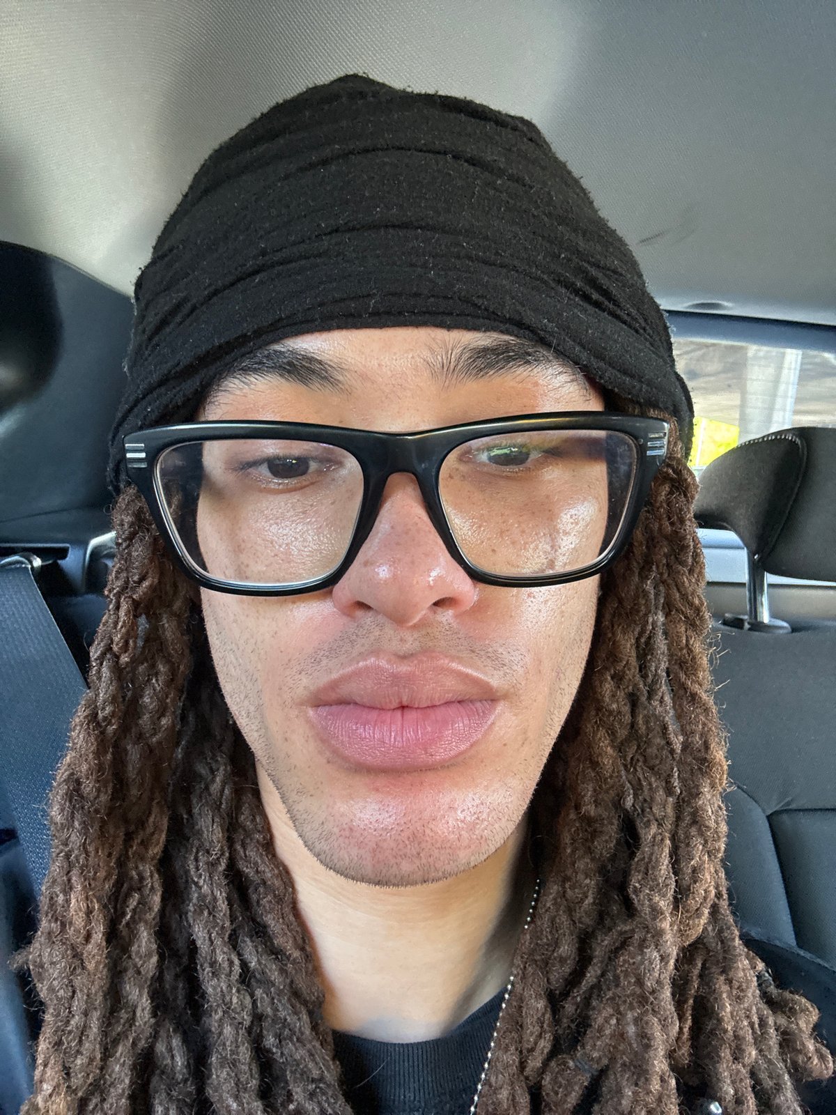 Car selfies captured during brief journey in Rungis
