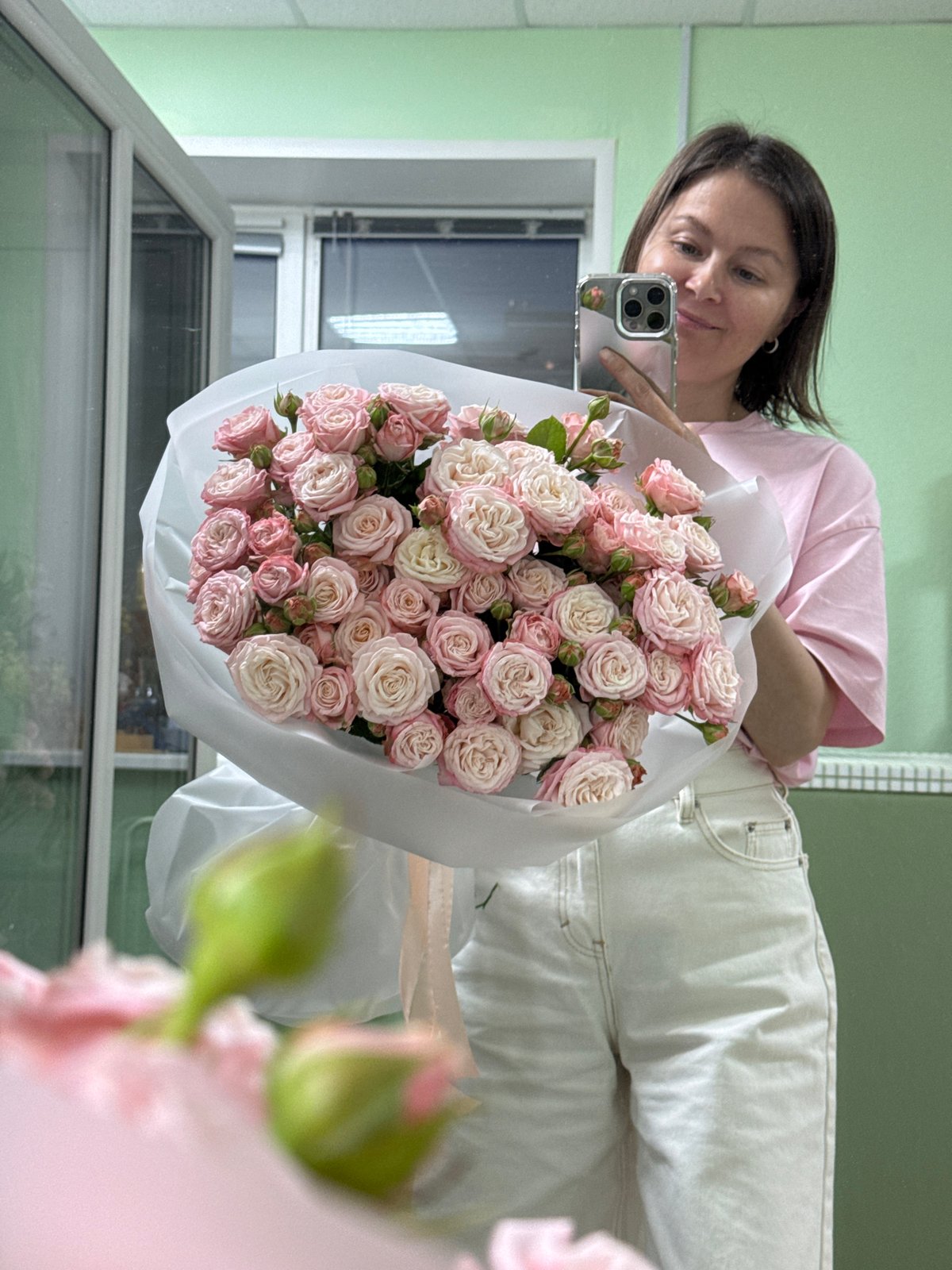 Mirror selfies with a fresh bouquet of pink roses, Izhevsk