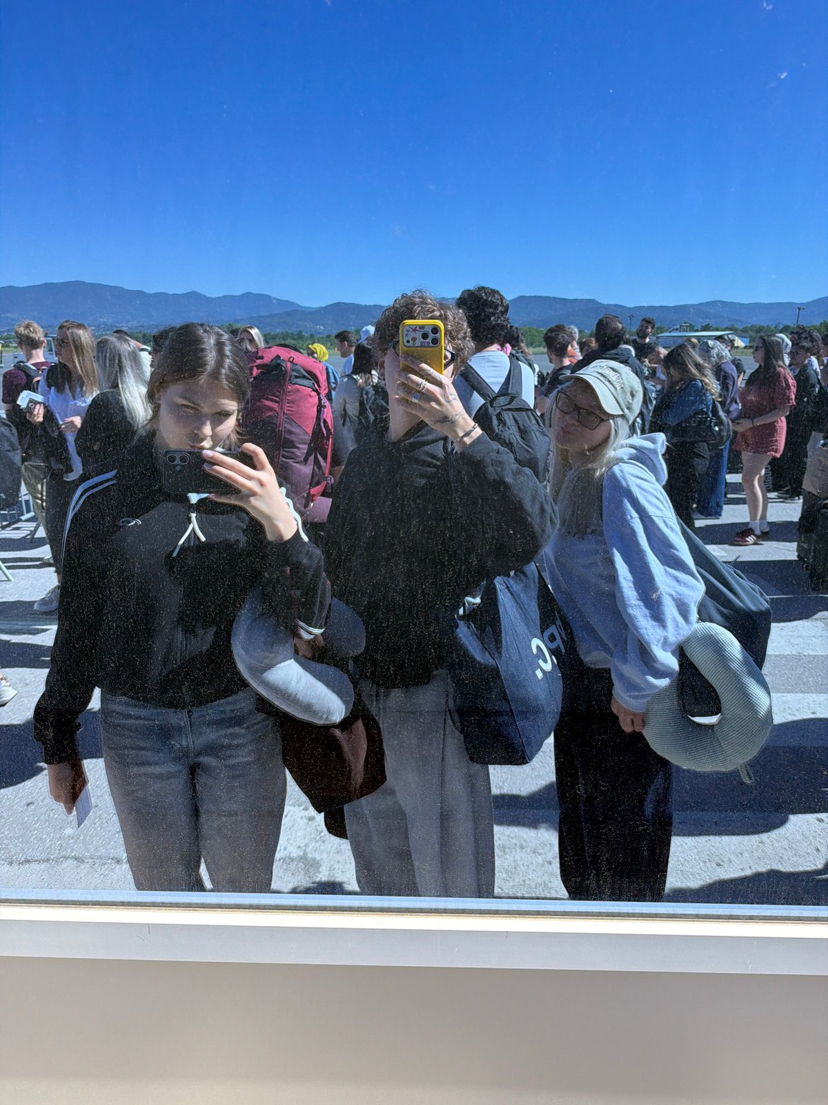 Morning flight boarding documented at Gornje Dubrave airport