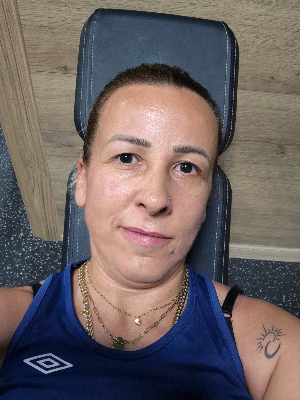 Gym workout, outdoor selfies, and a post-session smoothie