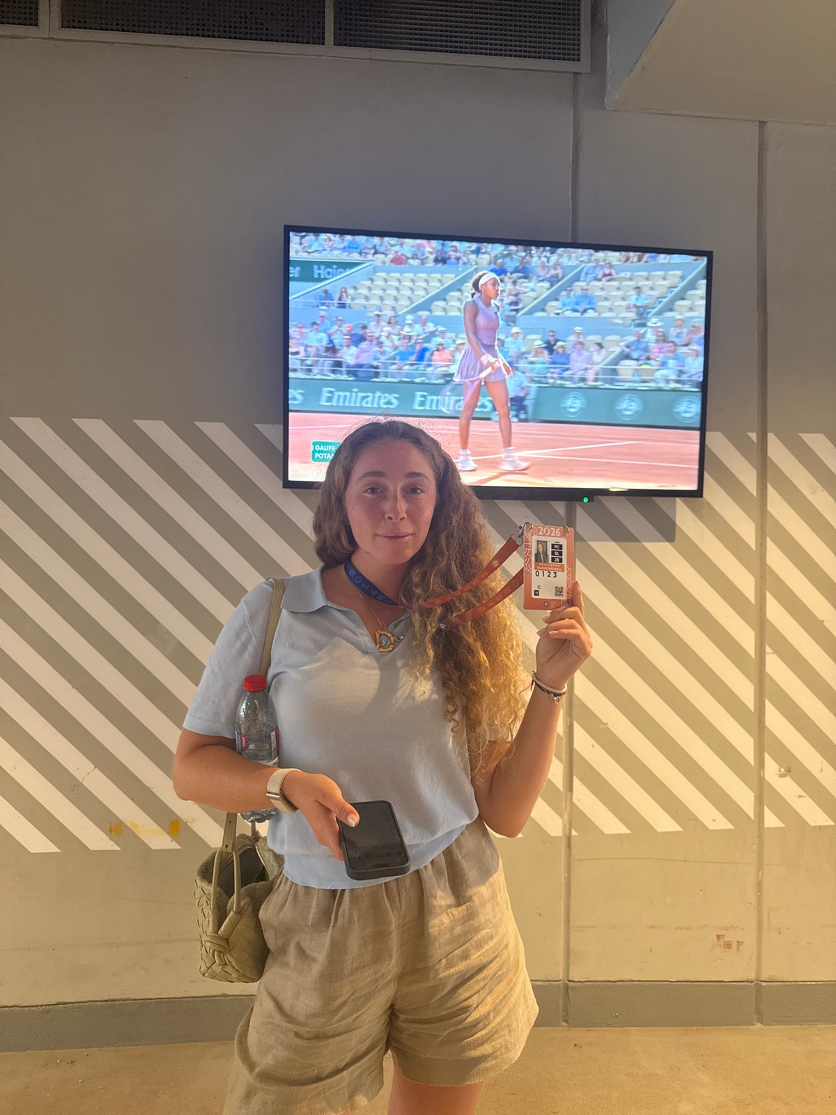 Woman with Roland Garros ticket spotted at French Open complex