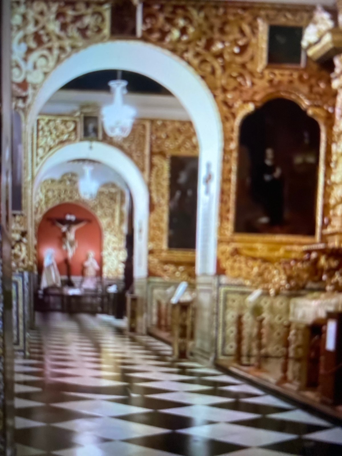 Church visit and kitten encounter documented in Tinaquillo, Venezuela