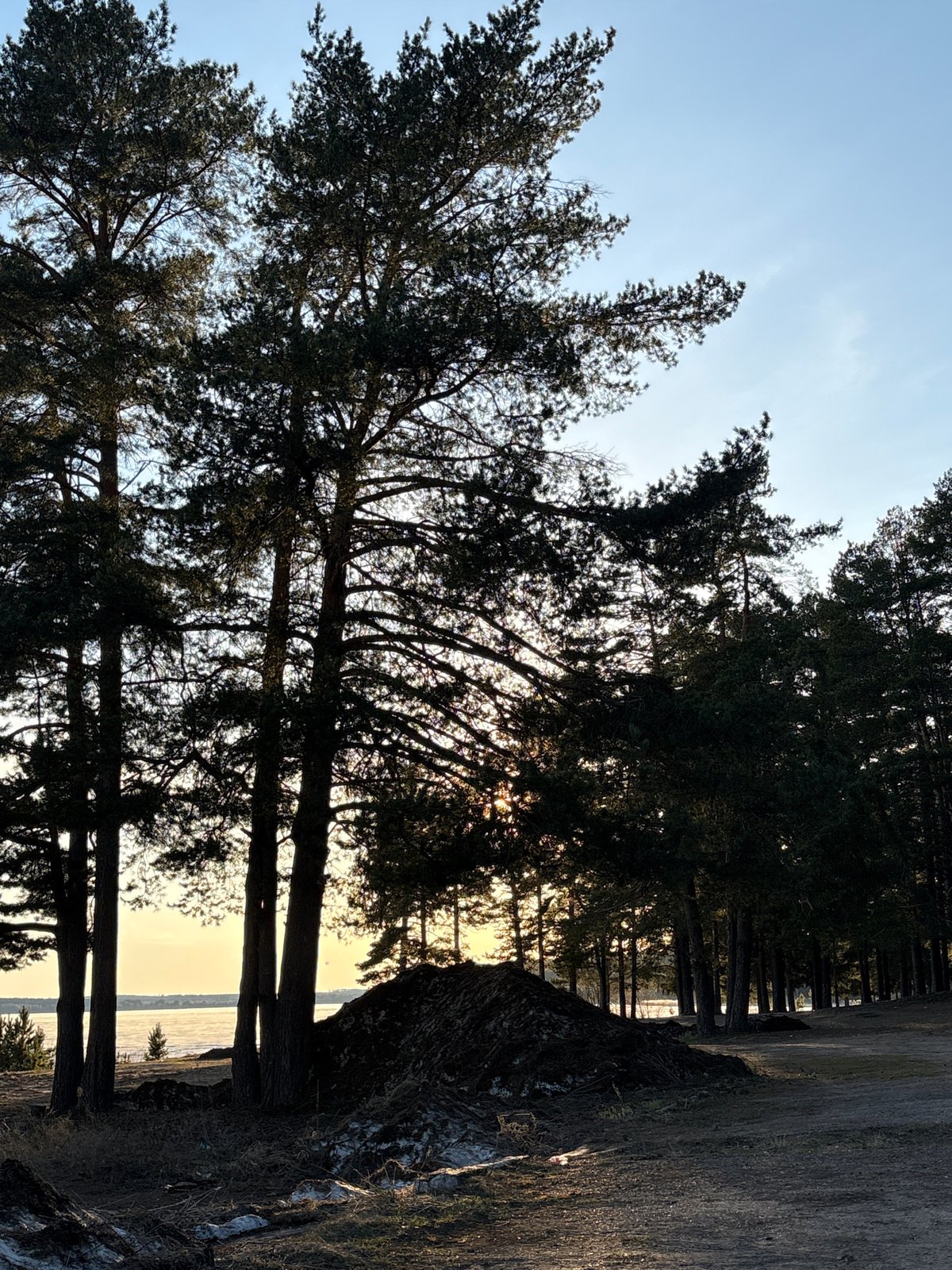 Sunset hour documentation captures Votkinsk streets and reservoir views