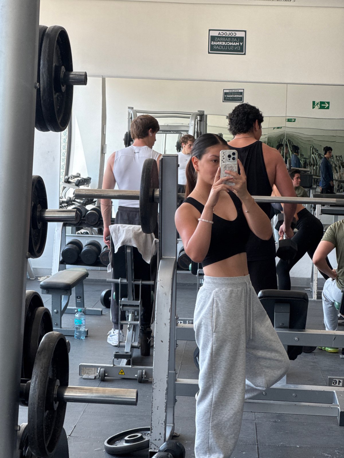 Gym selfies captured in San Andrés Cholula fitness center