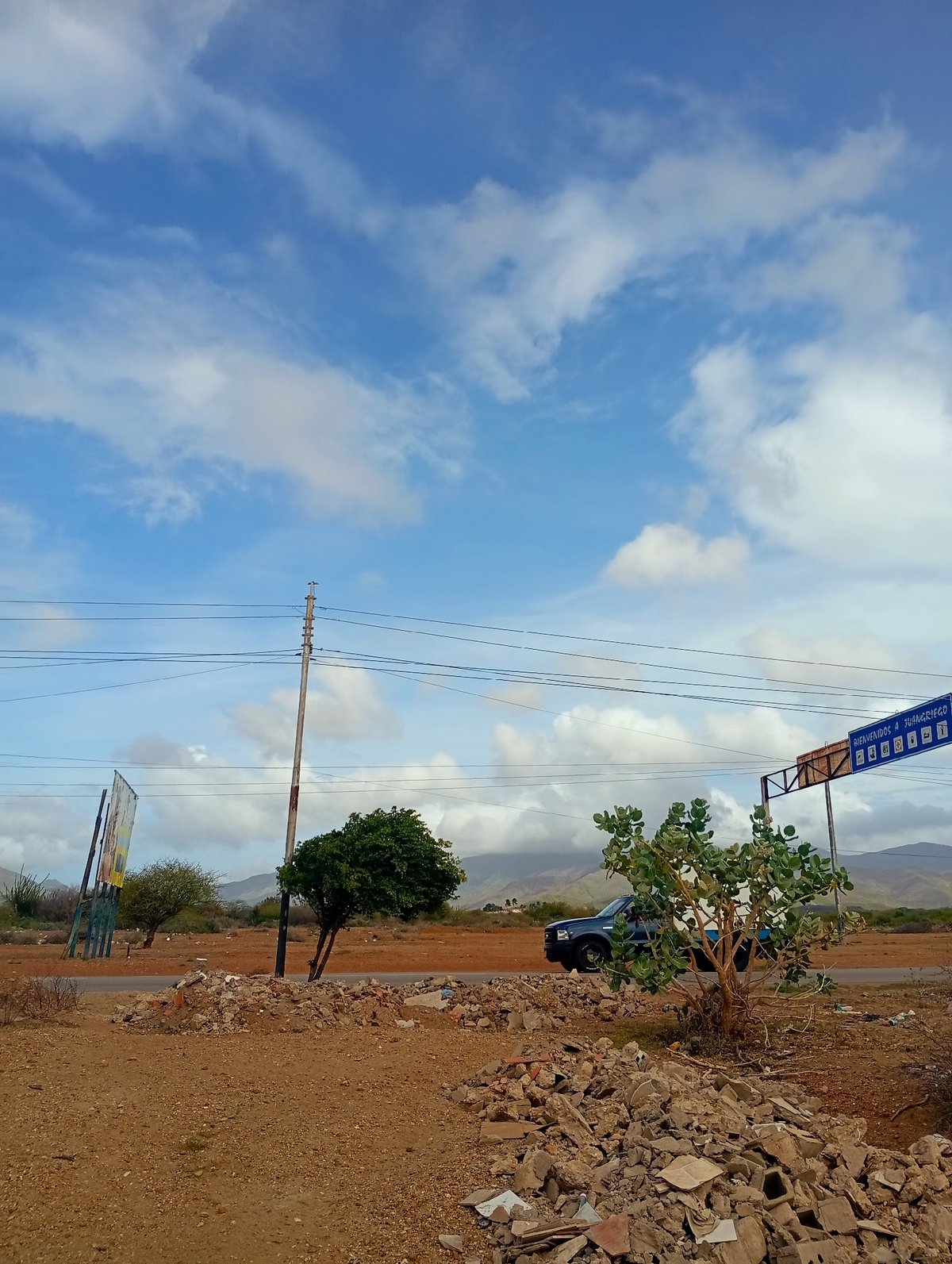 Everyday street and construction scenes across two Margarita Island towns