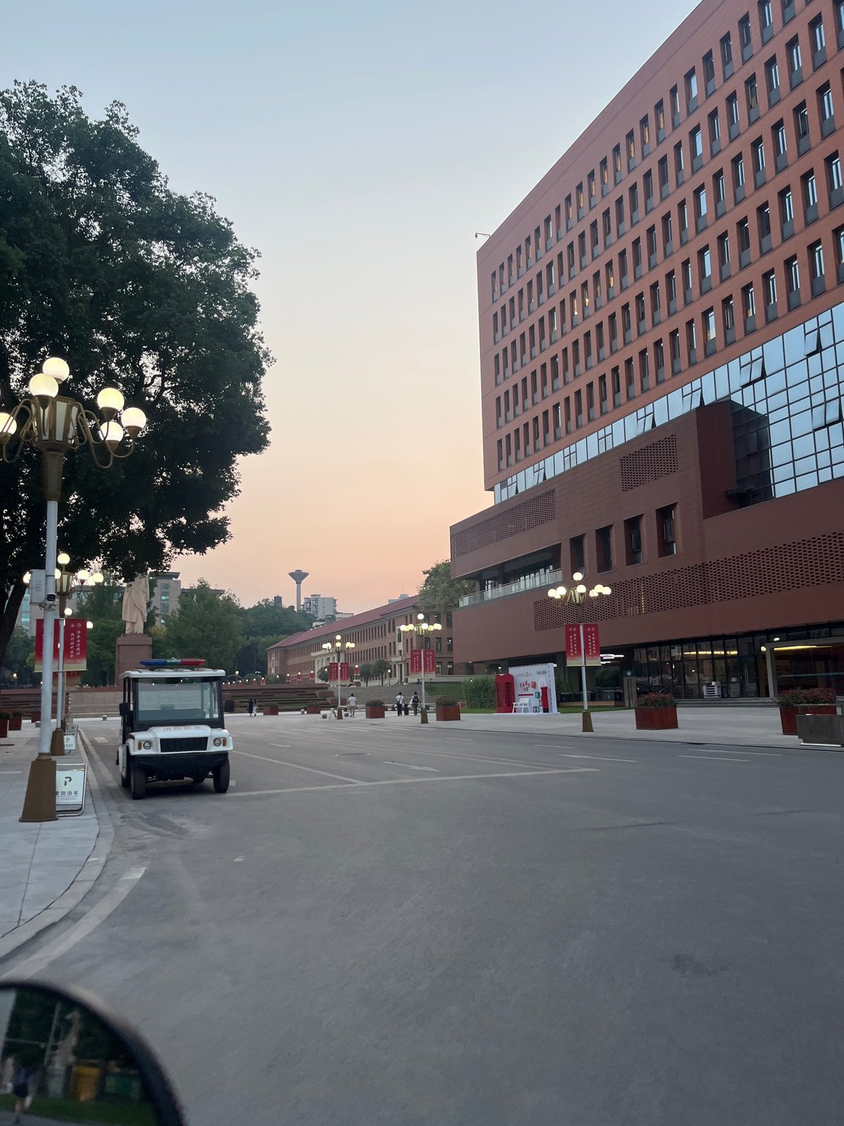 Twilight scenes captured at Chongqing university campus