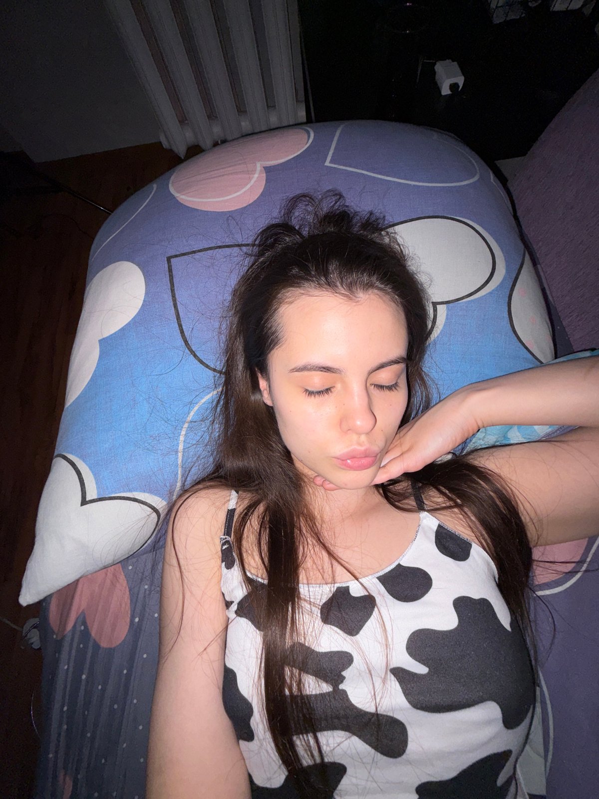 Woman photographed in bedroom and flower portraits in Chaikovsky