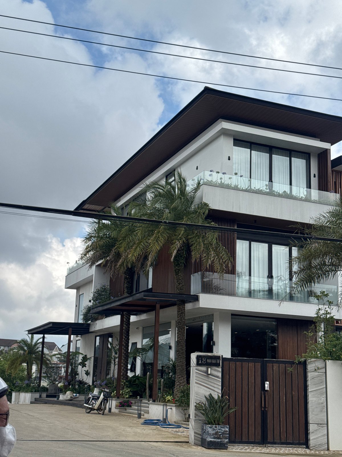 Modern buildings documented in Đà Lạt's Lâm Viên district