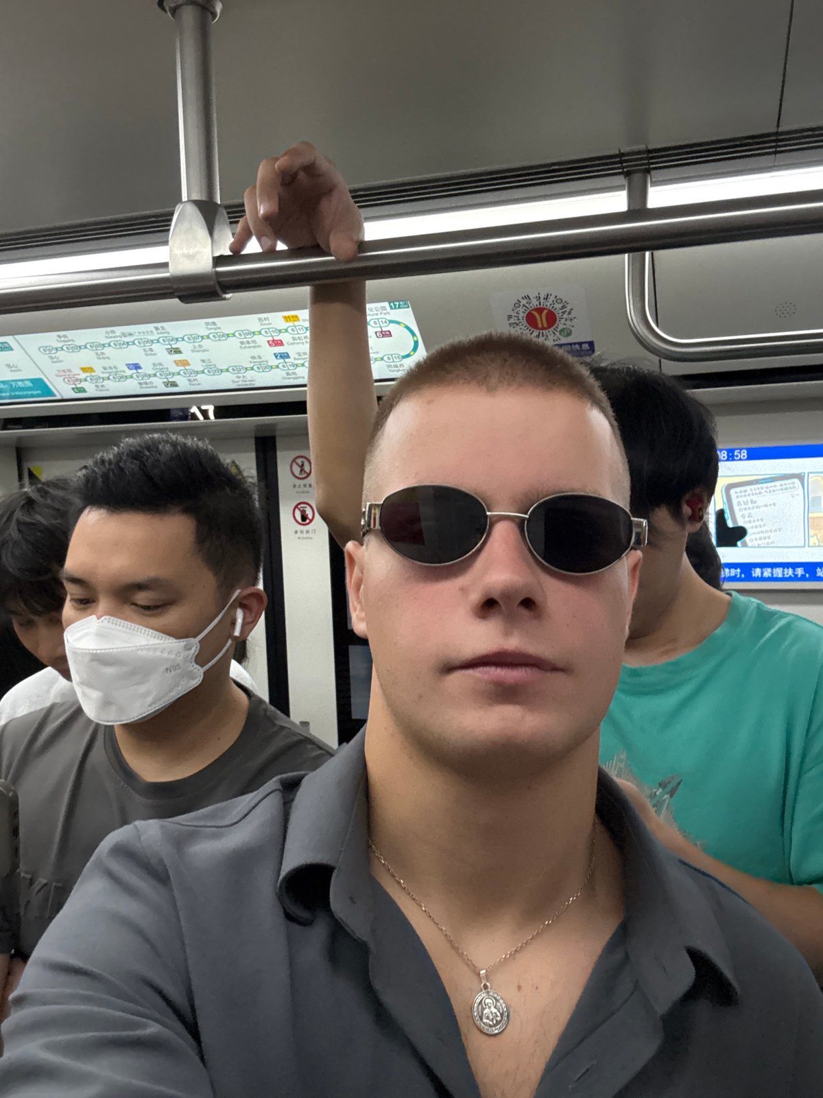 Tourist documents crowded rush hour commute in Guangzhou subway