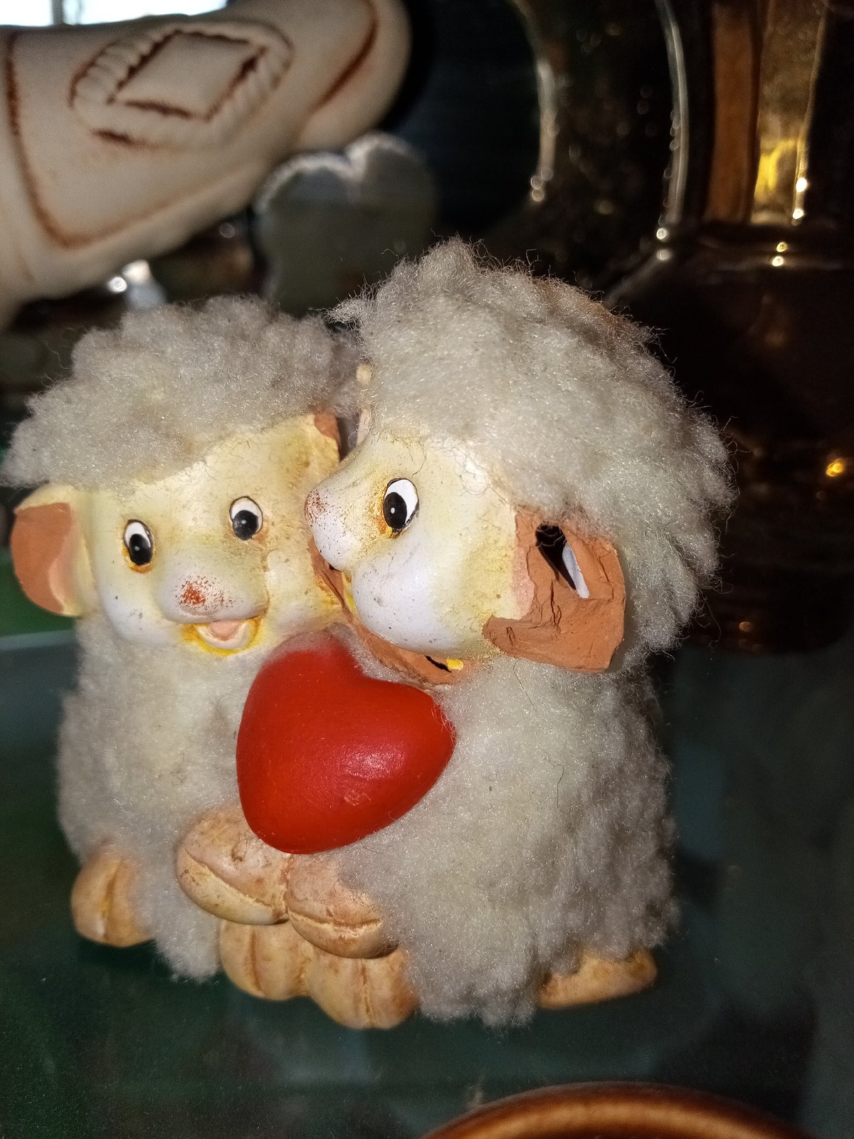 Domestic scenes with cats and decorations captured in Щучье Озеро