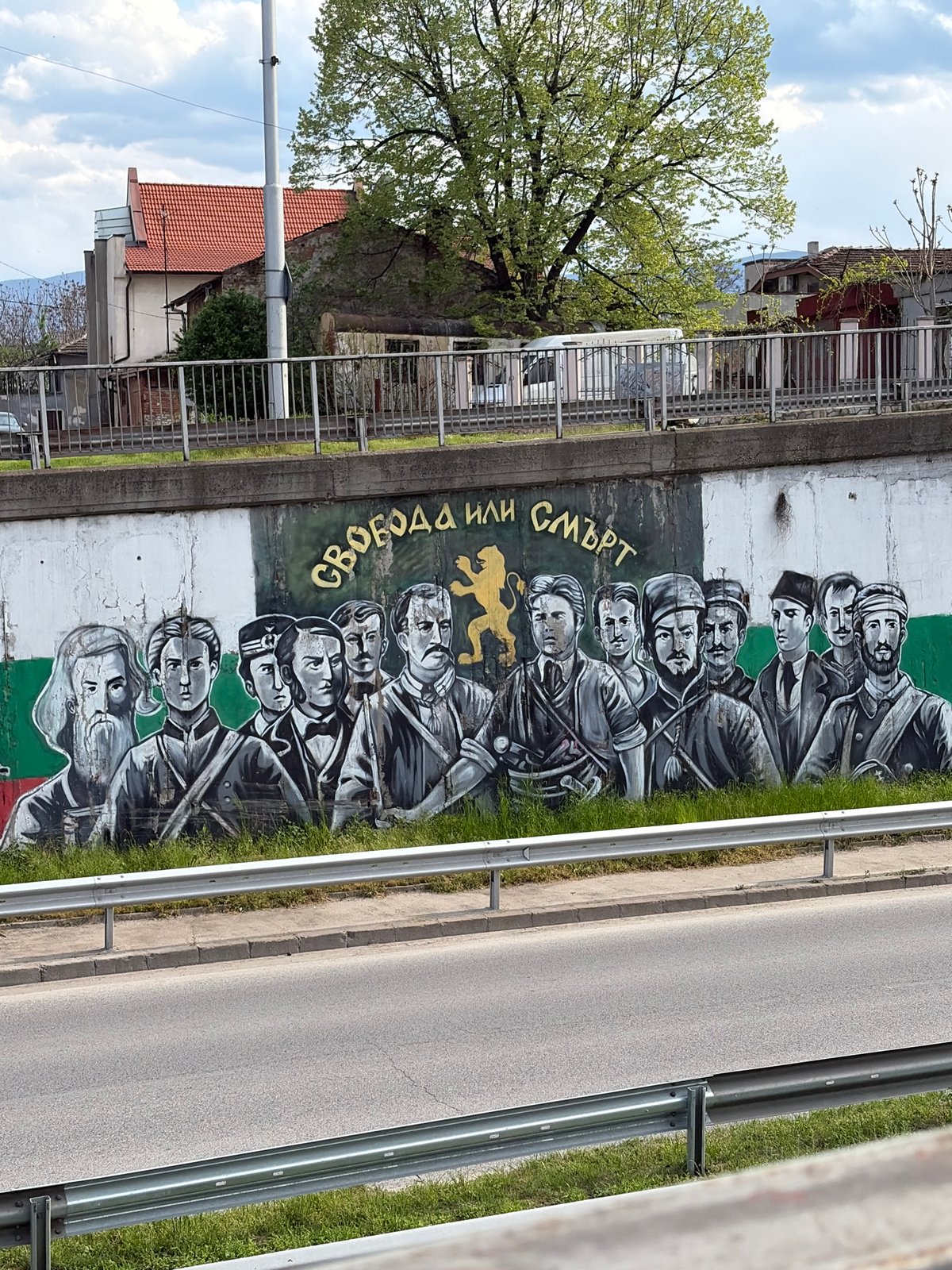 Spring walking tour documented through Plovdiv streets and gardens