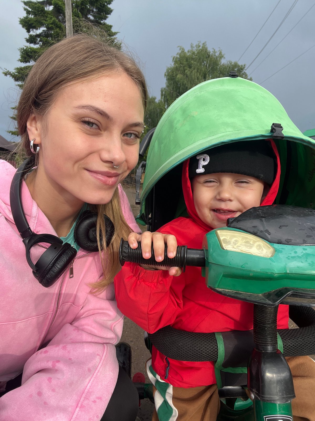 Casual selfies and car snapshots from a sunny afternoon in Foki