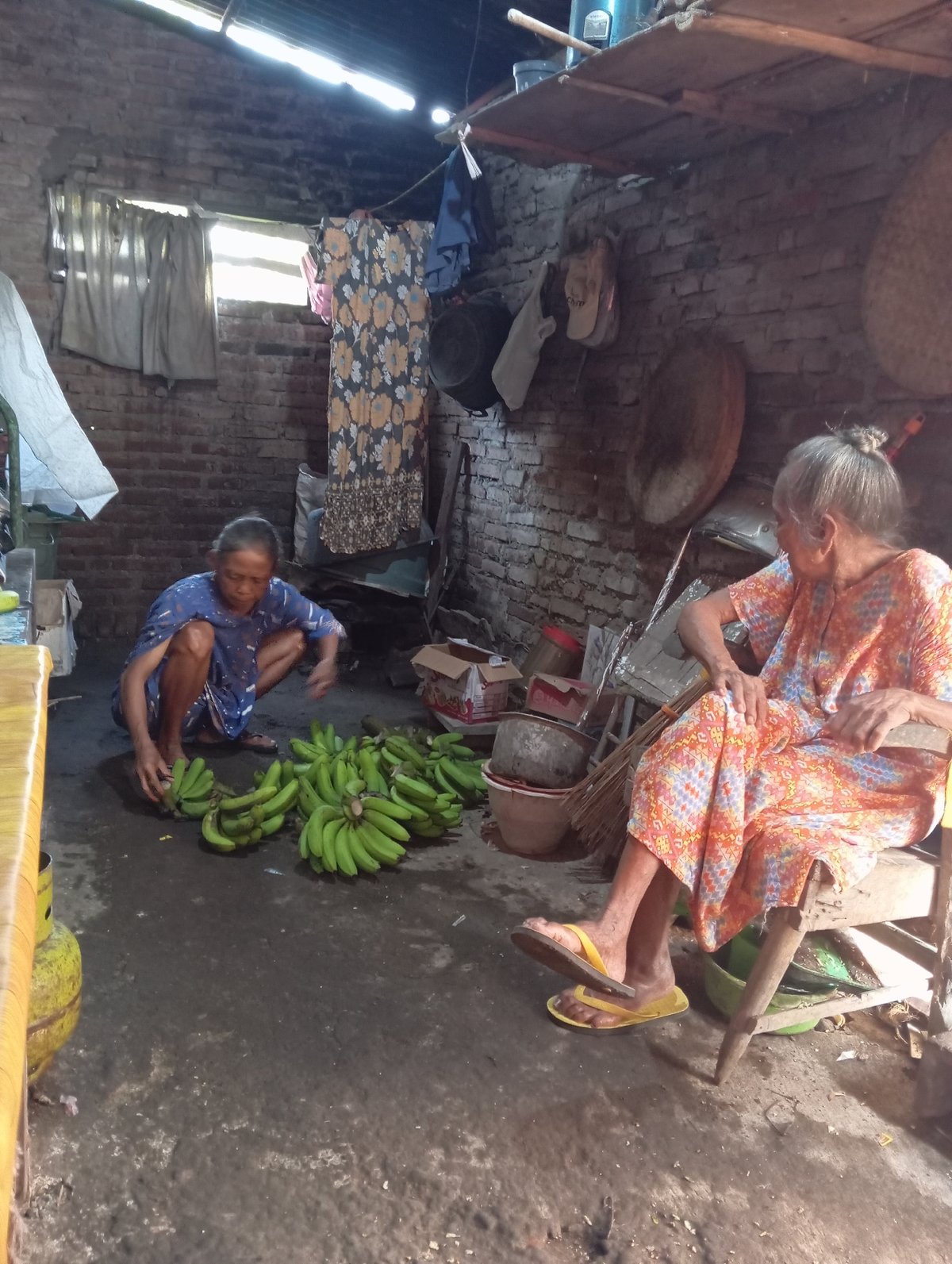 Elderly women's daily life documented in Baron, Indonesia