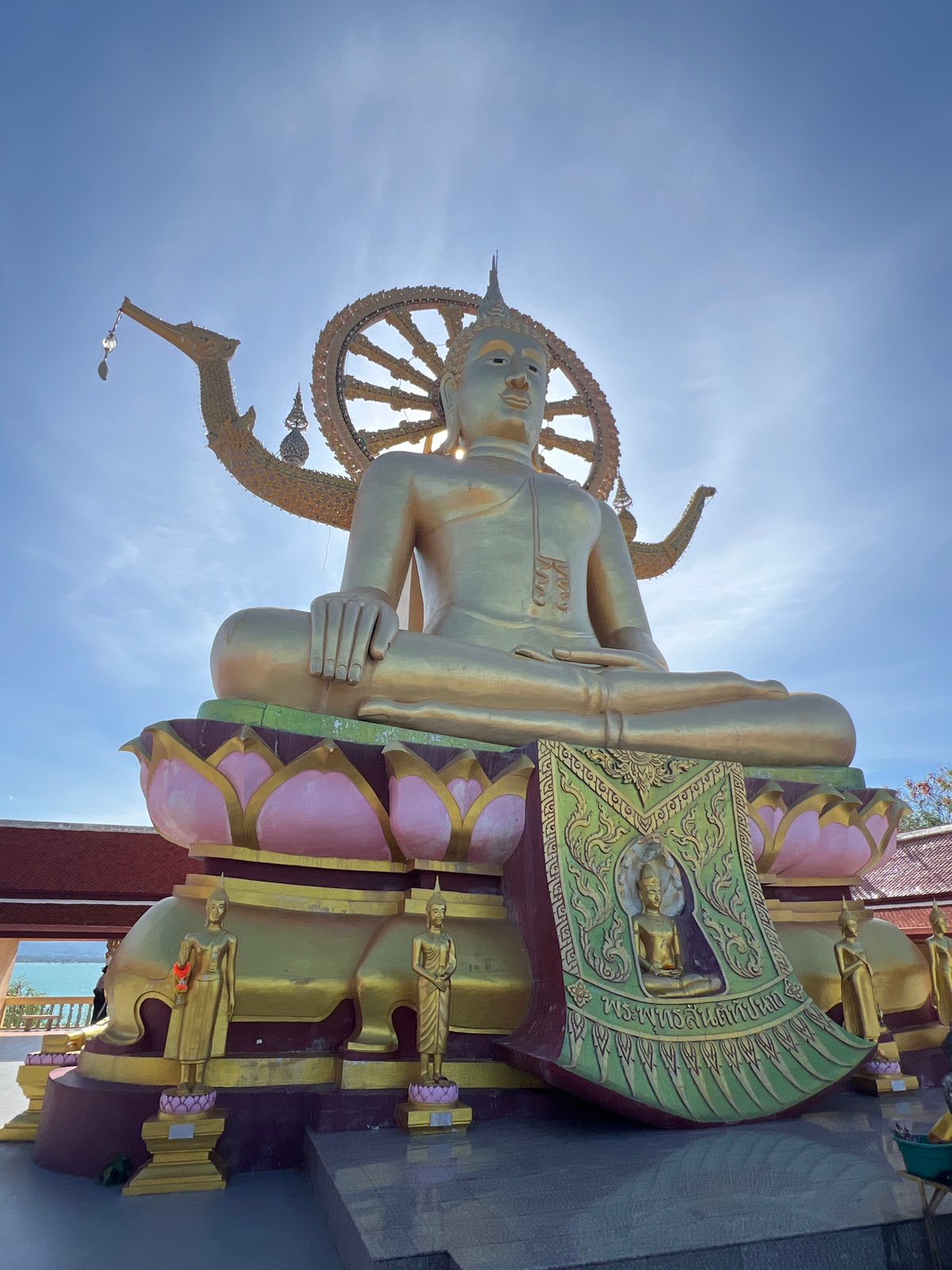 Plane landing observed near golden Buddha statue in Thailand