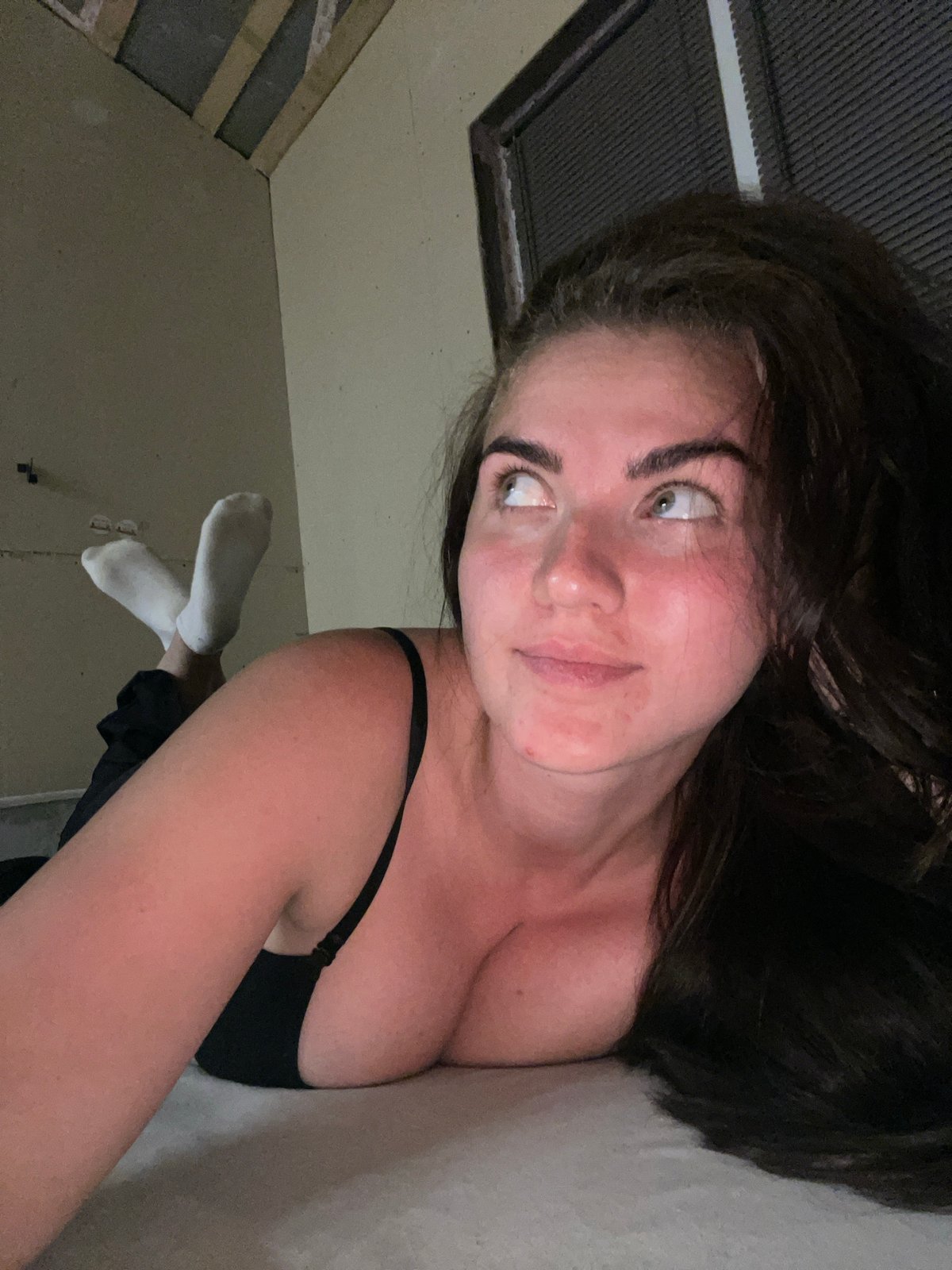 Candid selfies and Russian text slides from a Moscow bedroom