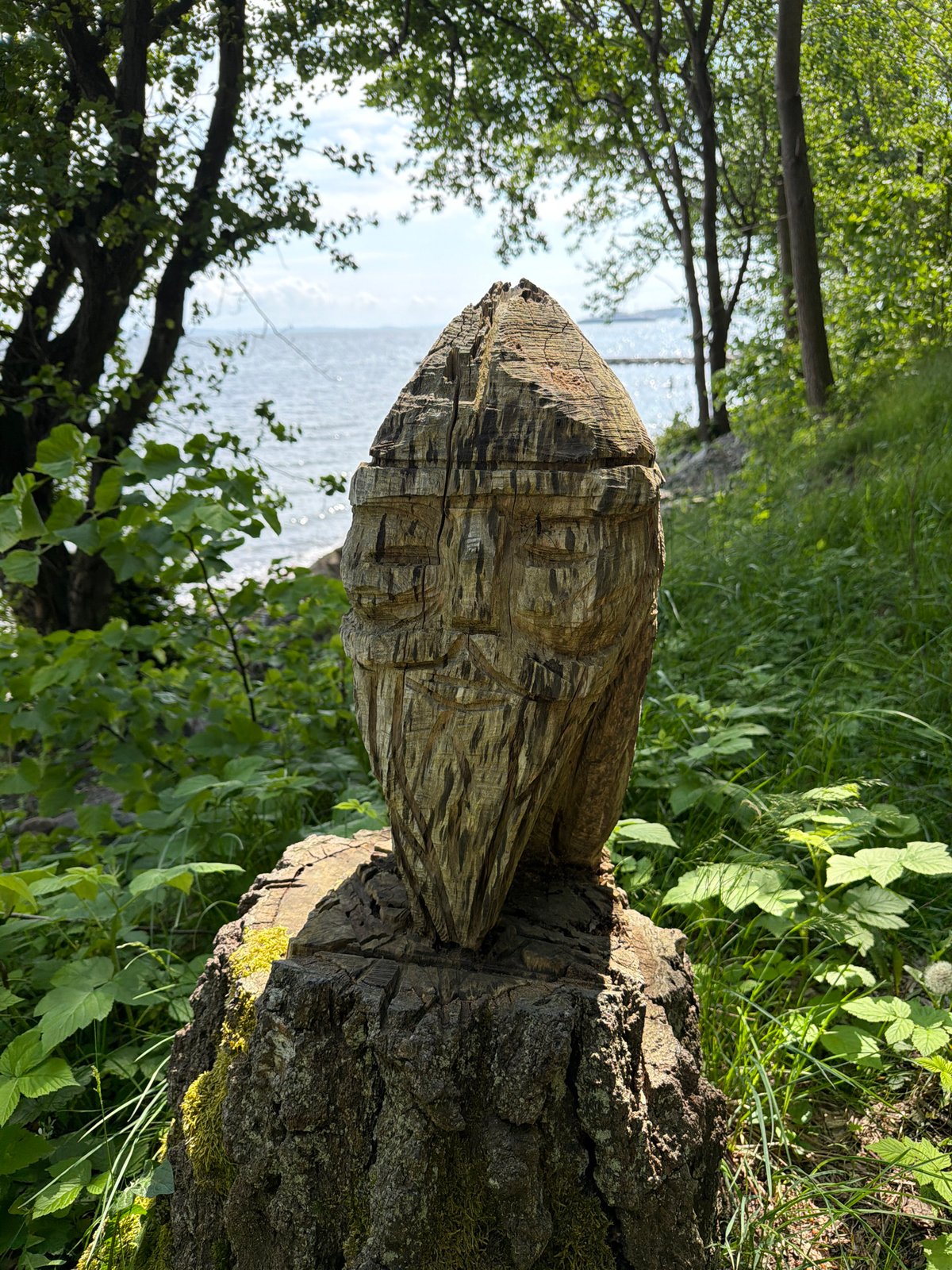 Wooden sculptures and love locks documented along Horten waterfront
