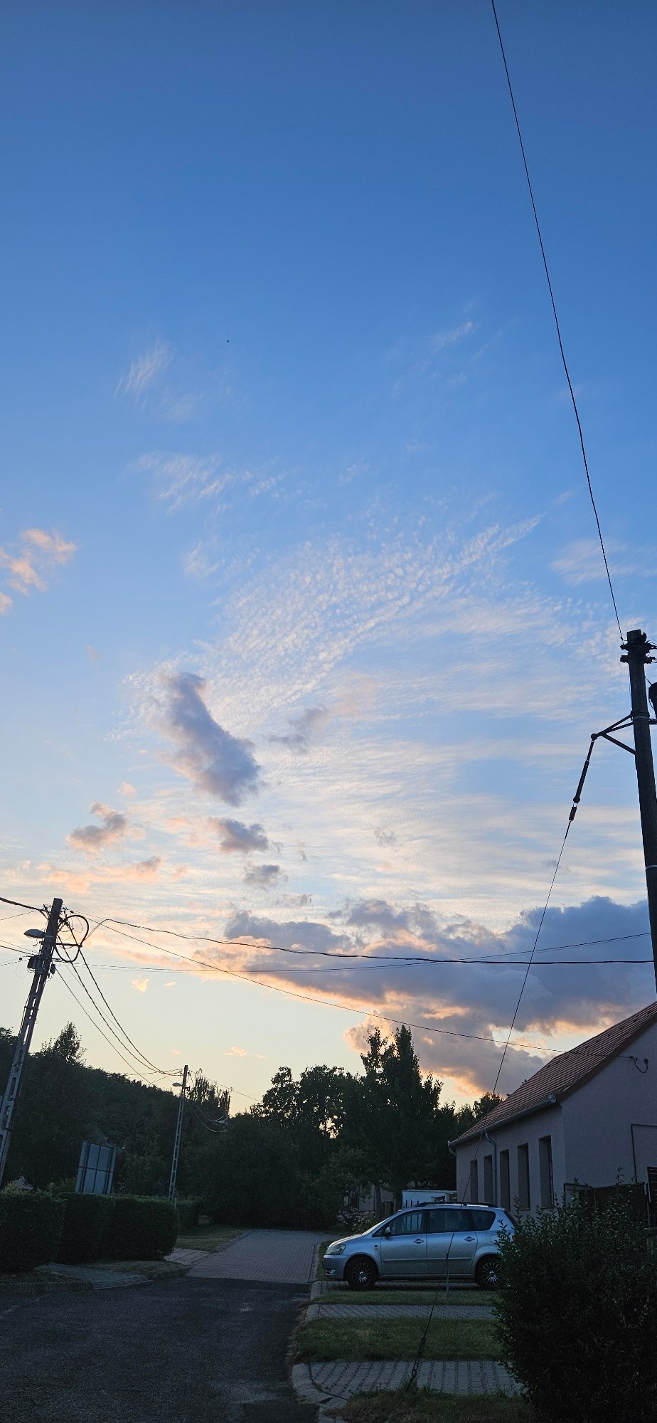Evening stroll through Hévíz: streets, vineyards, and dusk skies