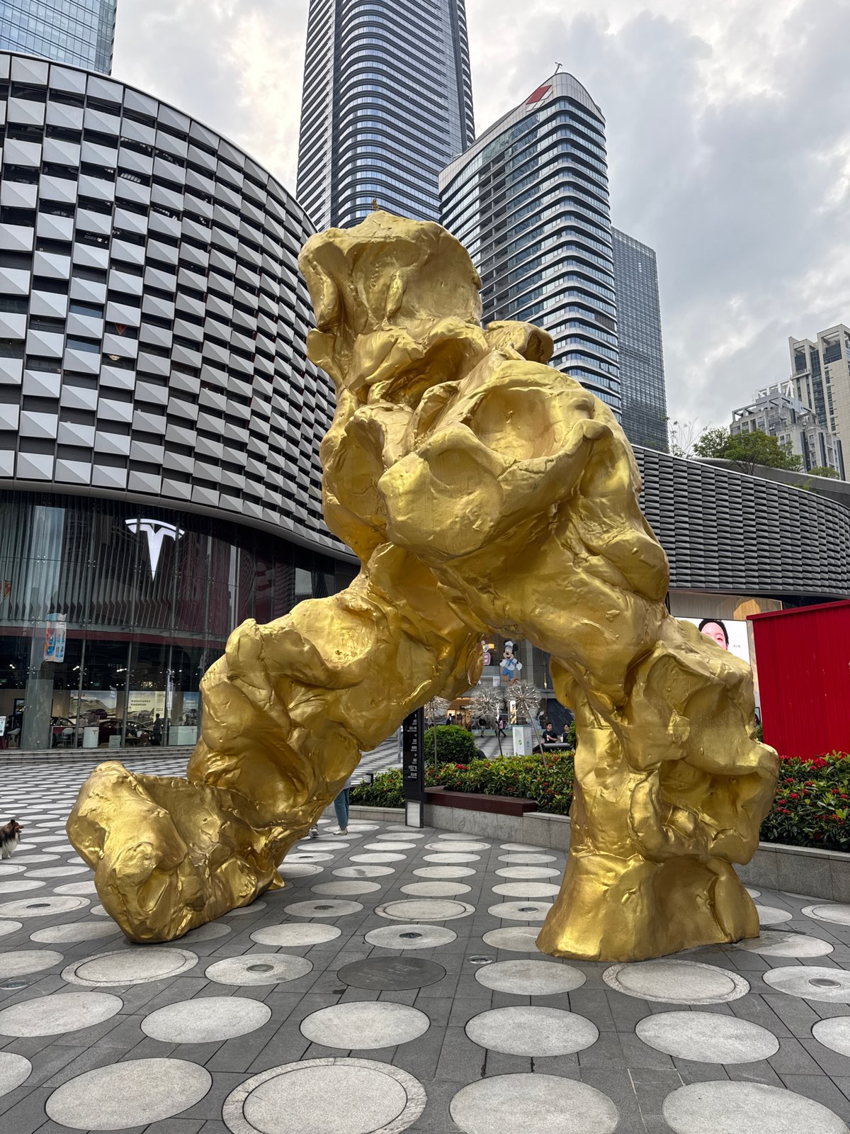 Morning walk documented through Futian District commercial area