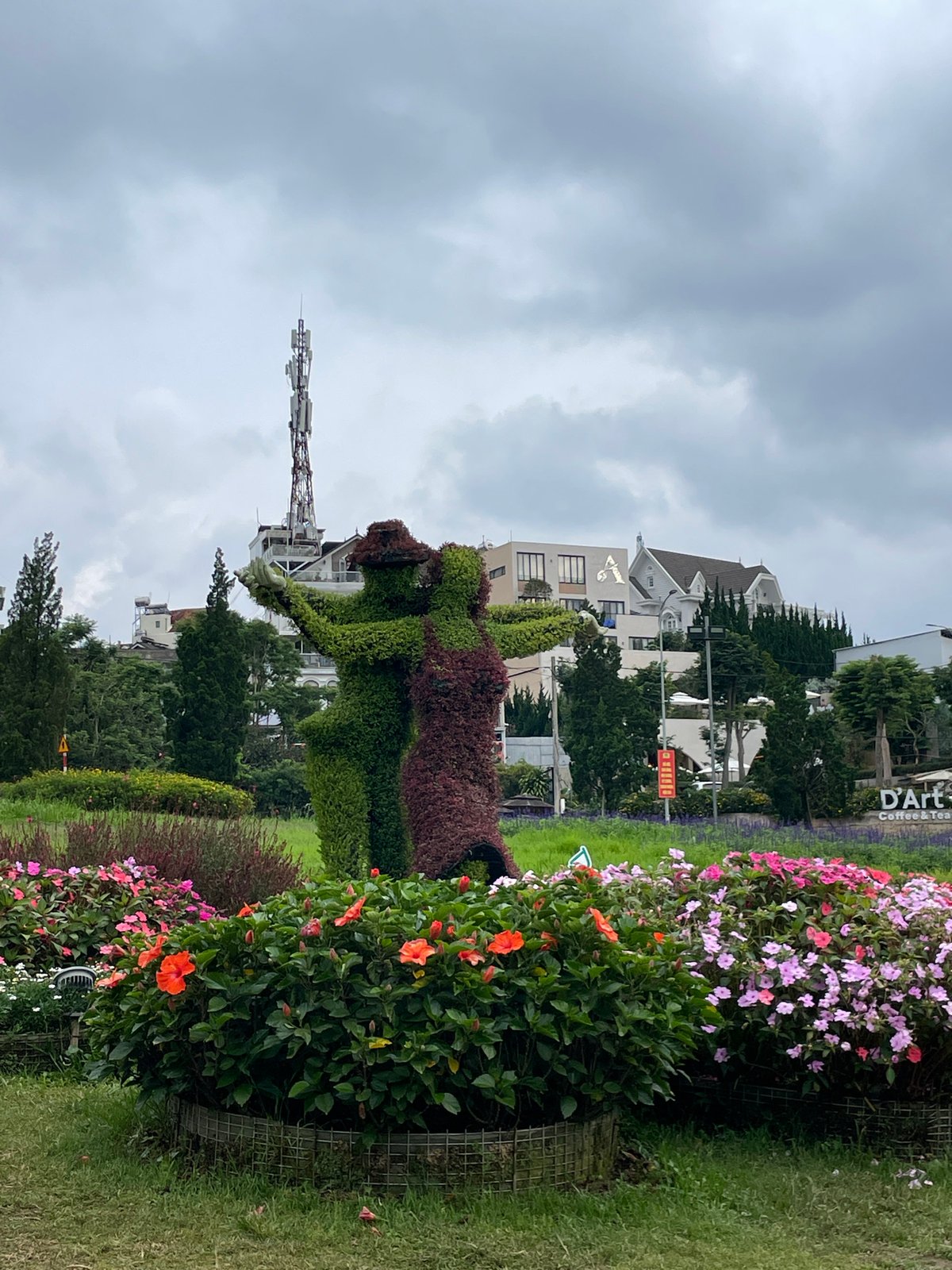 Cafes, gardens, and cloudy streets in Da Lat