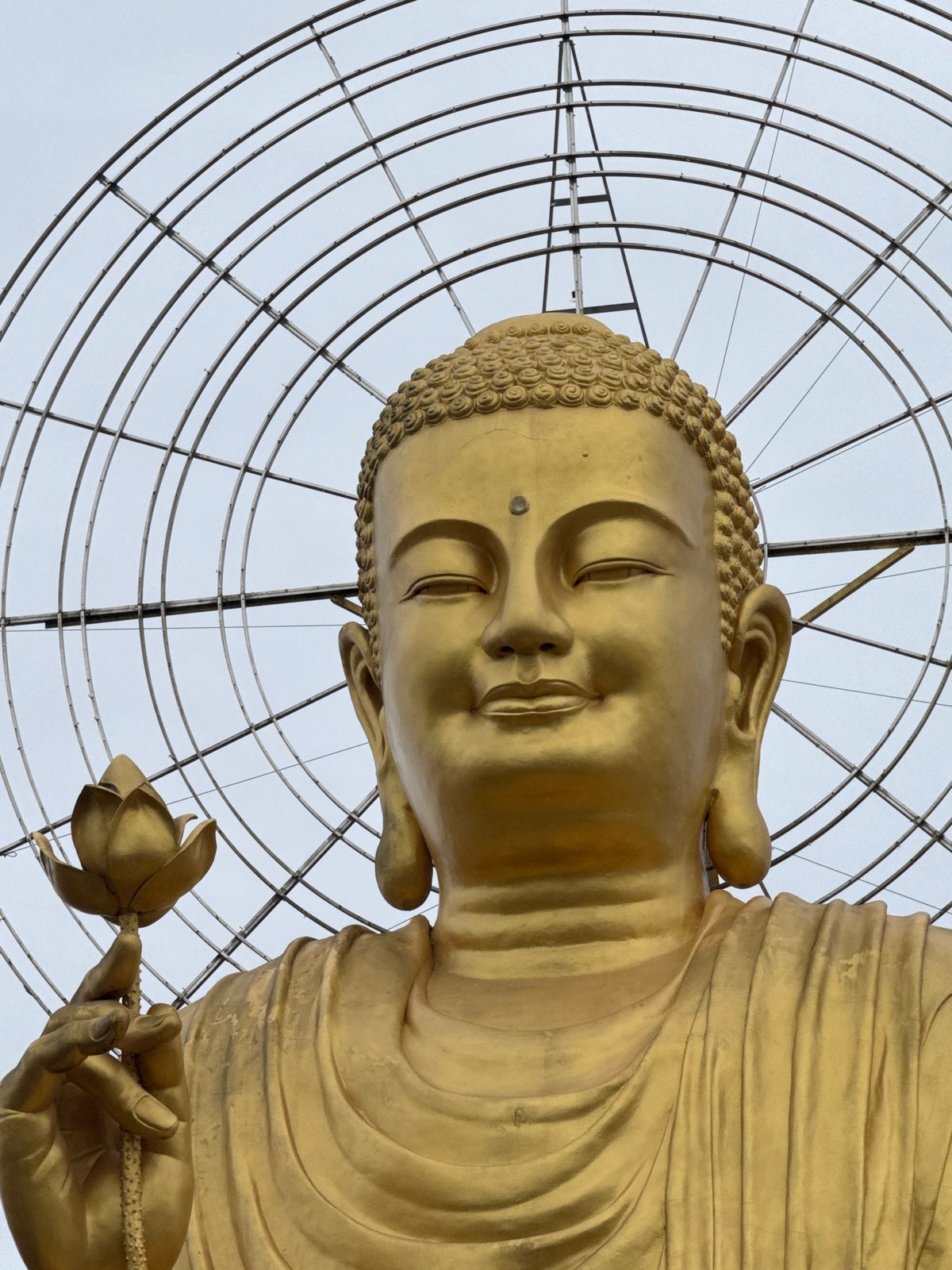 Golden Buddhas and temple grounds at Lâm Viên, Đà Lạt