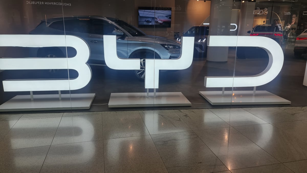 Weekend retail district activity documented across Bratislava commercial areas