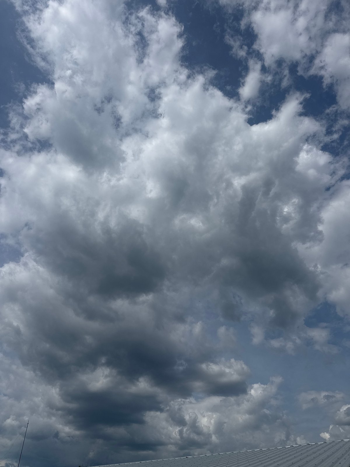 Observer documents changing sky conditions over Bulgaria village