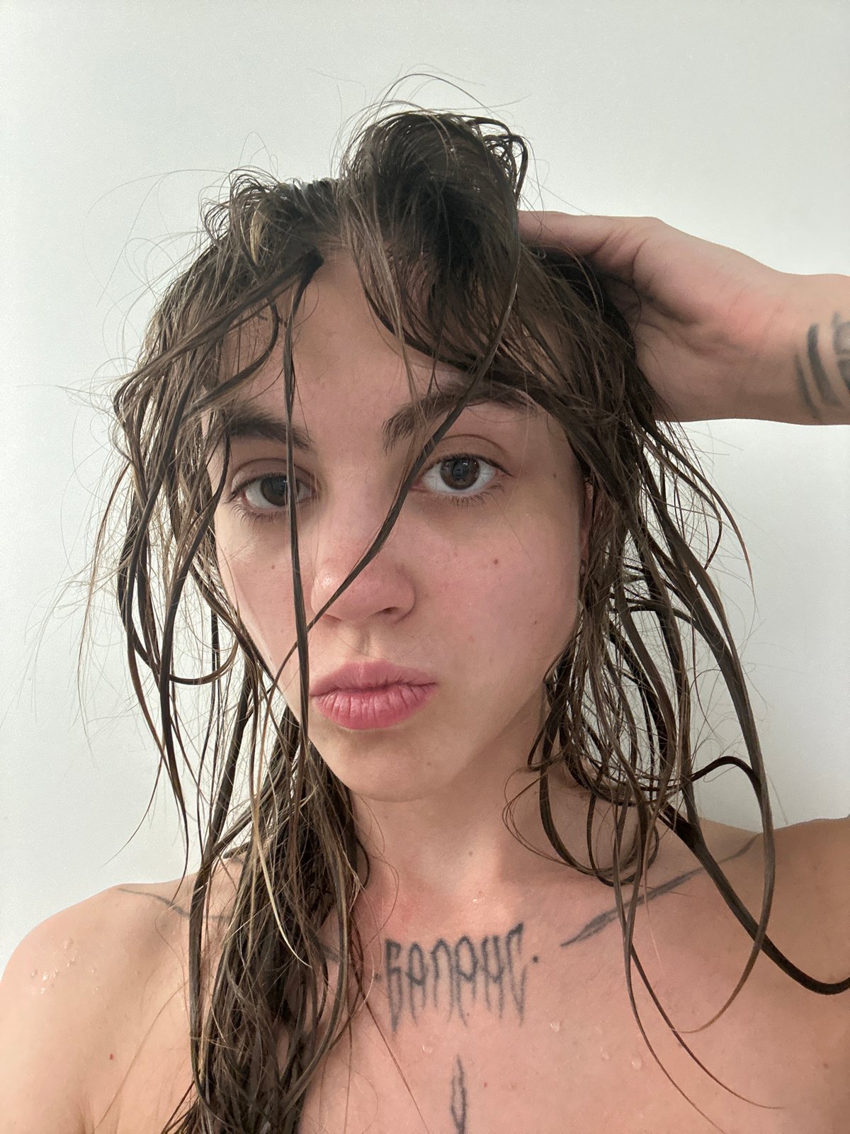 Post-gym snapshots from a Moscow locker room